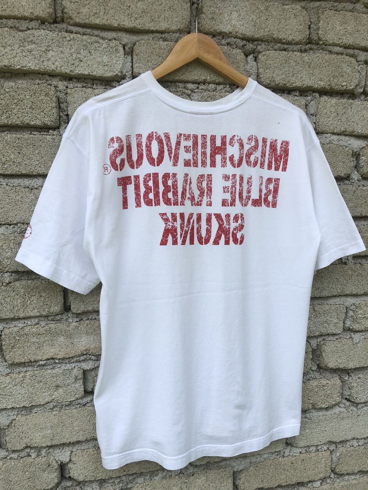 Vintage Vintage Y2K Mischievous Blue Rabbit Skunk Tshirt Size US L / EU 52-54 / 3 - 12 Thumbnail