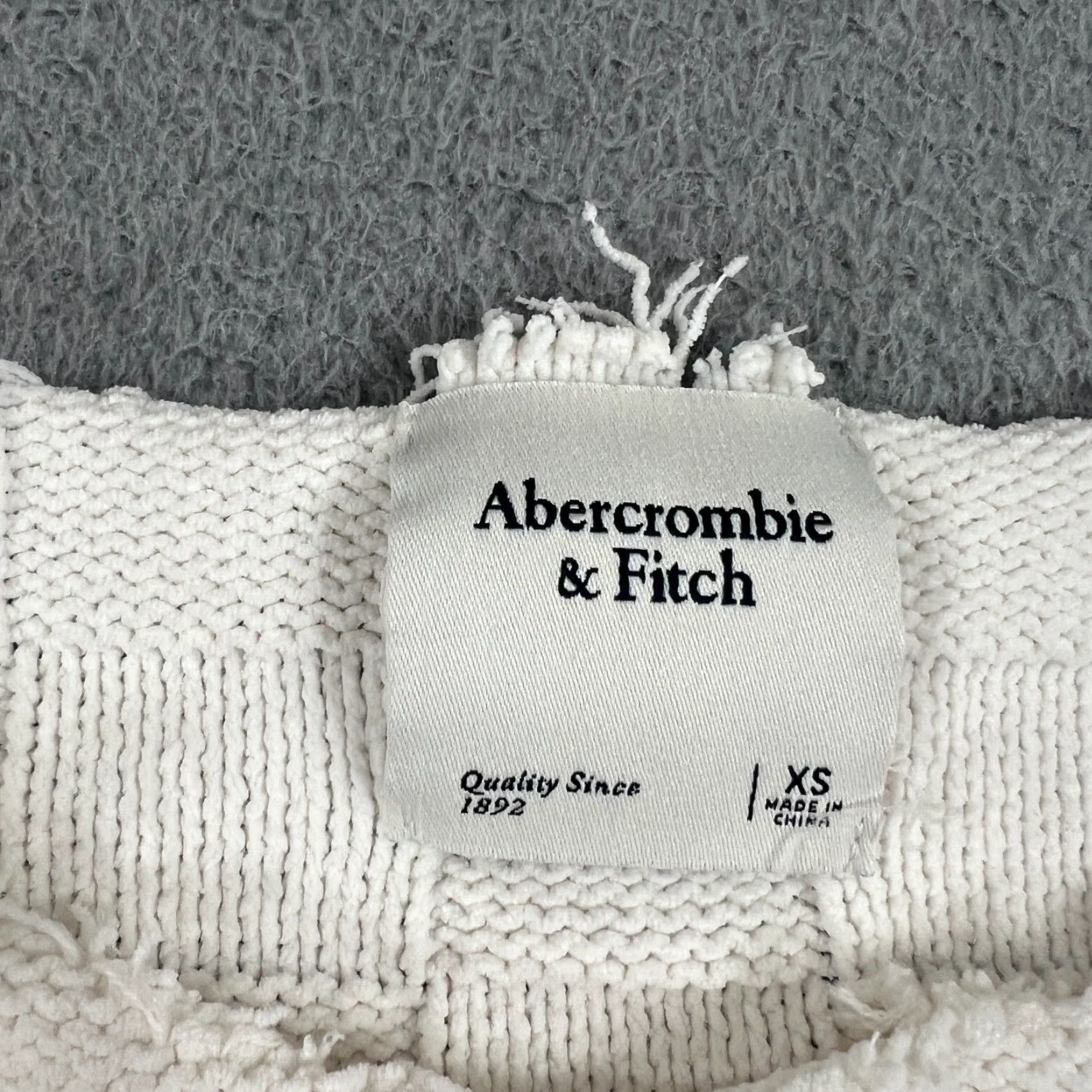 Abercrombie & Fitch Abercrombie & Fitch Sweater Women XS Ivory Checkered Oversized Knit Cut Neck Size S / US 4 / IT 40 - 3 Thumbnail