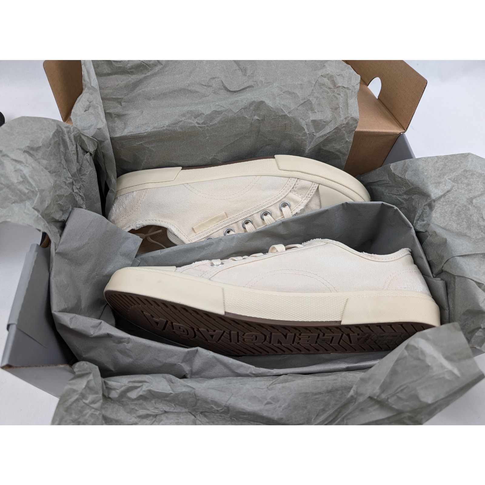 Balenciaga o1rshd1 Low Destroyed Paris Rubber Sole Low Top Sneakers Size US 10 / EU 43 - 21 Thumbnail