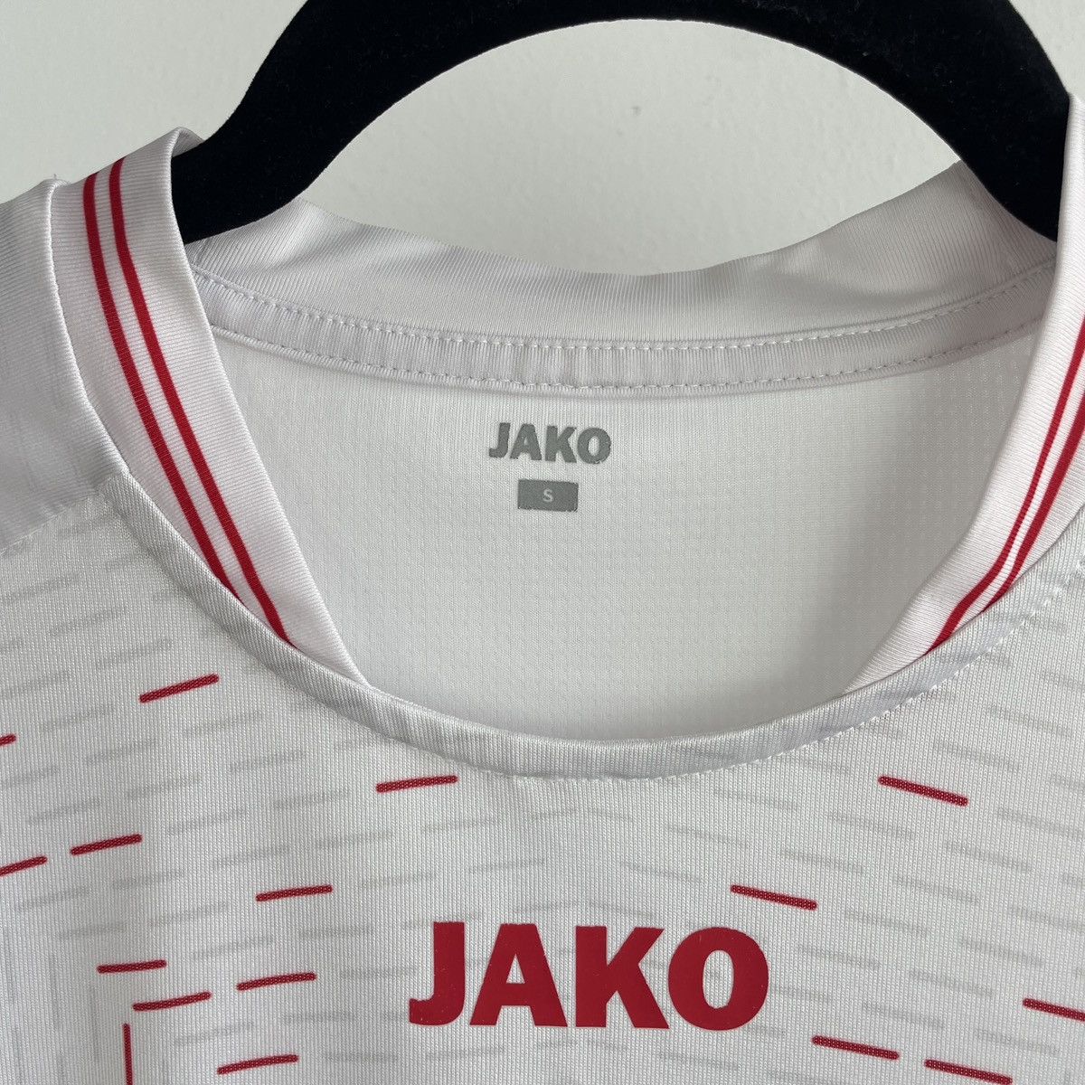 Other VfB Stuttgart Home Men’s Jersey Shirt 2023/2024 size S Size US S / EU 44-46 / 1 - 3 Thumbnail