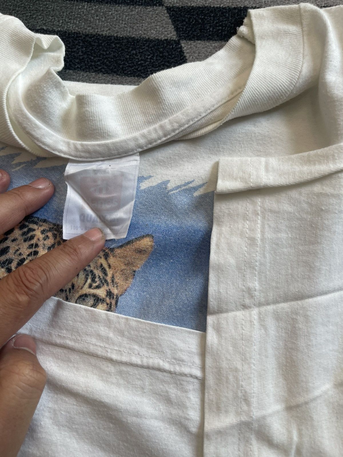Vintage Vintage 90s Schweppes Leopard Wildlife Promo T-Shirt Size US XL / EU 56 / 4 - 7 Thumbnail