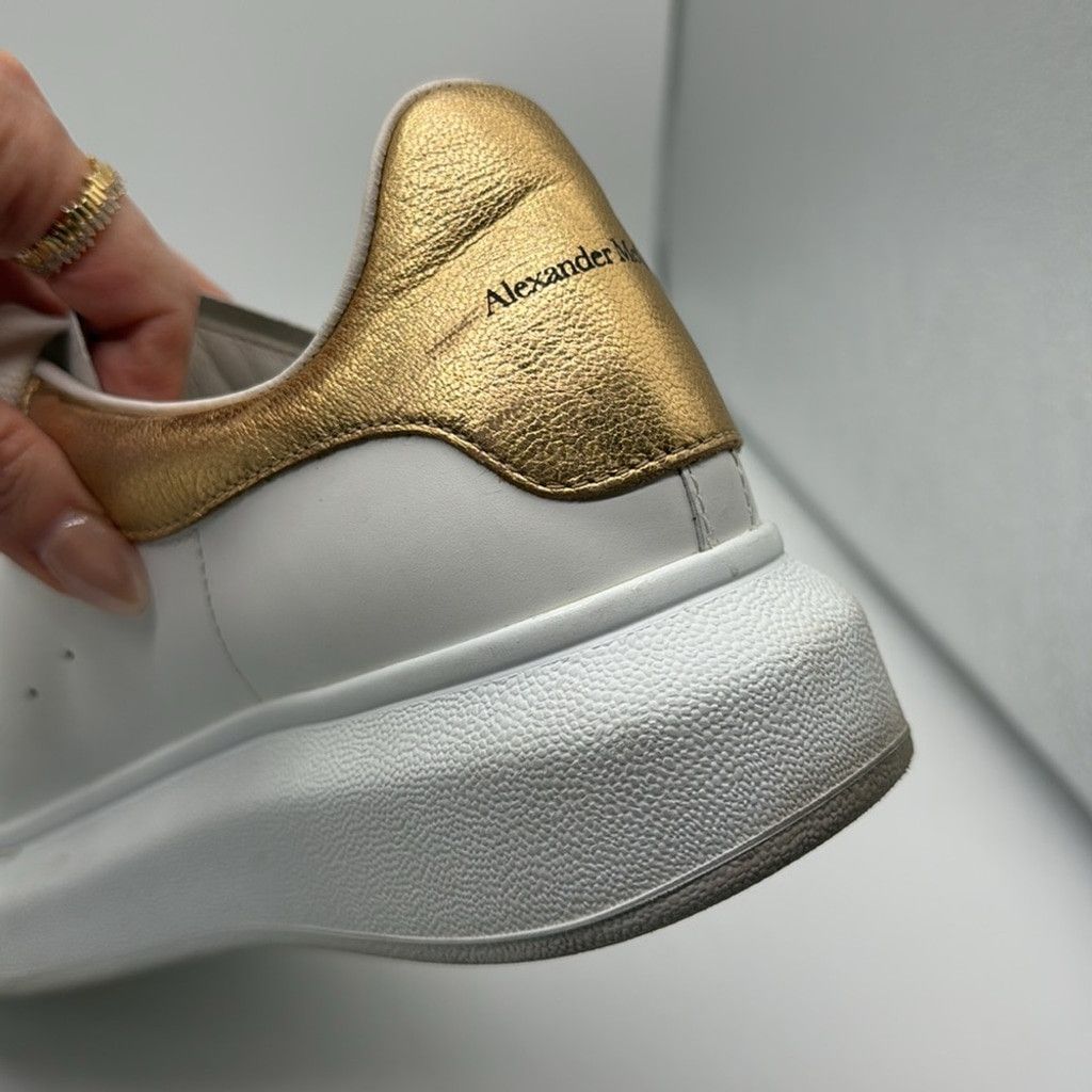Alexander McQueen Alexander McQueen Metallic Gold & White Lace Up Sneakers 39 Size US 9 / IT 39 - 13 Thumbnail