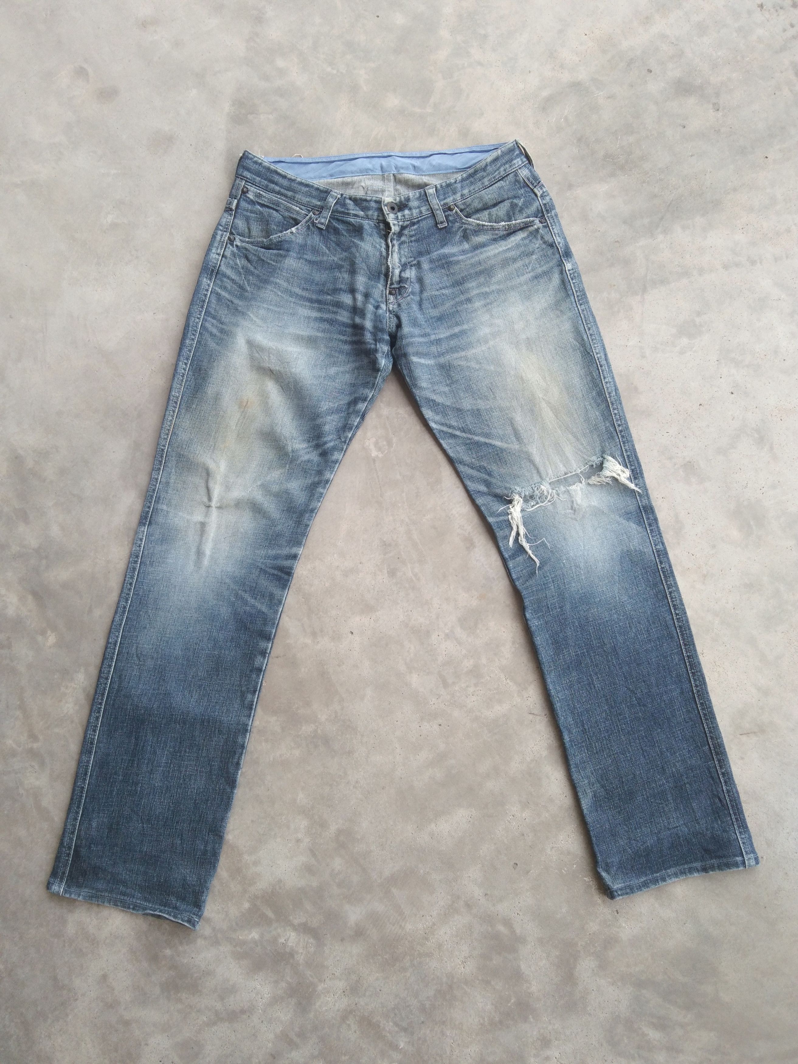 Japanese Brand Vintage Y2k Factotum Made In Japan Distressed Jeans 32x32 Size US 32 / EU 48 - 1 Thumbnail