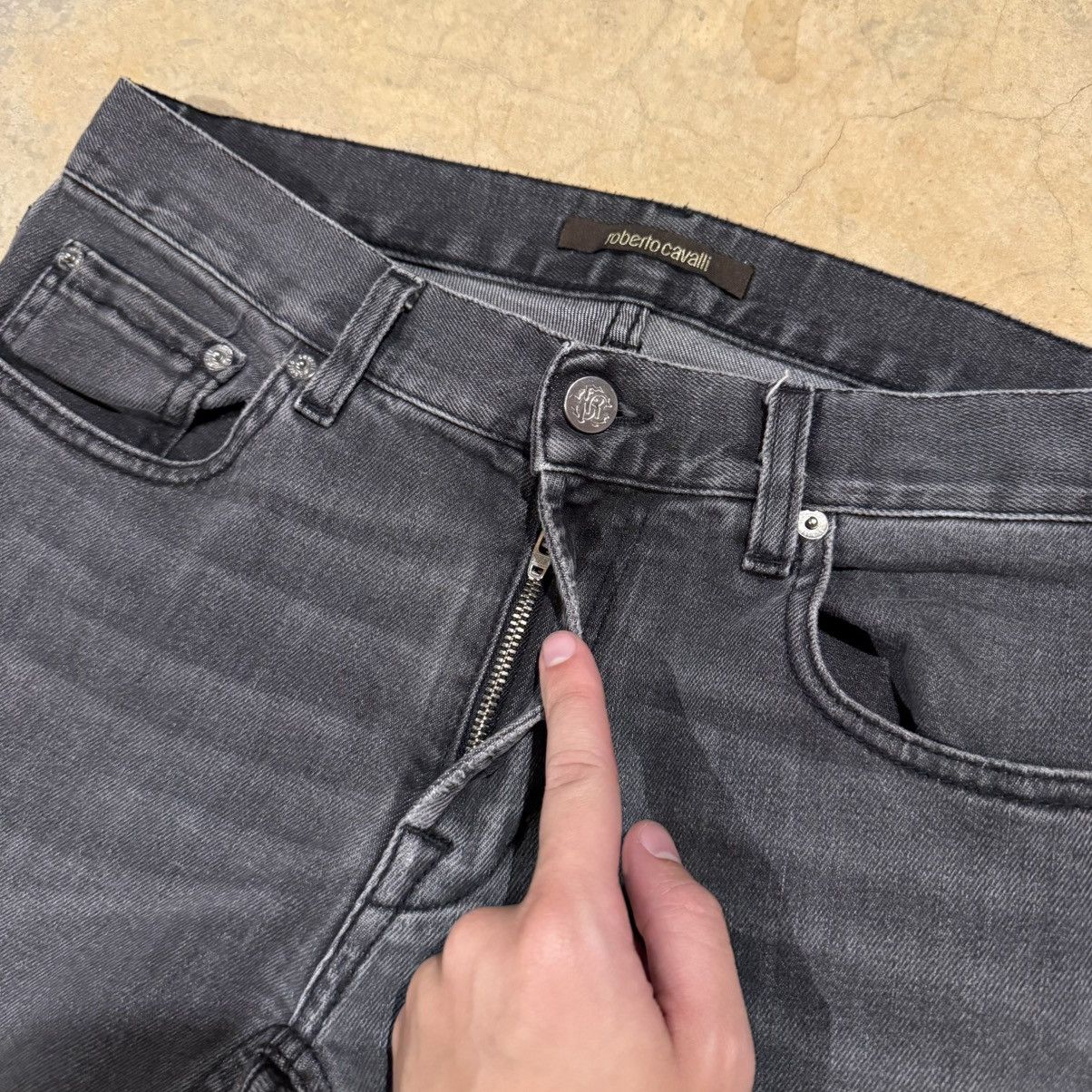 Roberto Cavalli Roberto Cavalli Faded Grey Logo Slim Cut Jeans ERD Grunge Size US 31 - 8 Thumbnail