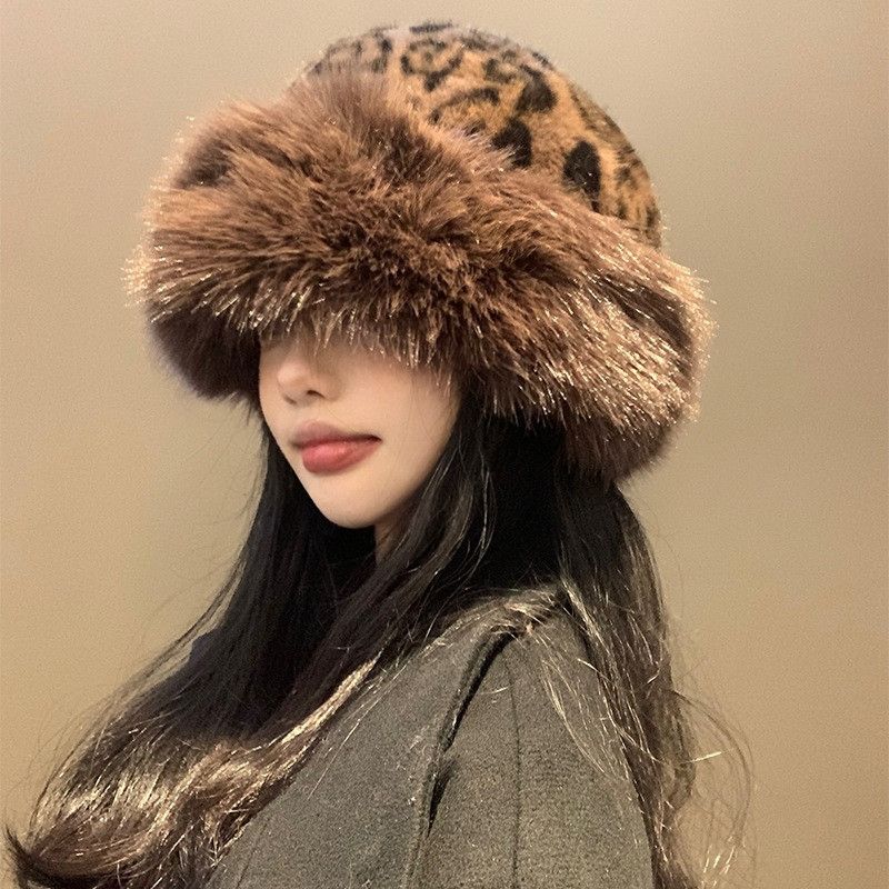 Japanese Brand Leopard winter plush Windproof Size ONE SIZE - 2 Thumbnail