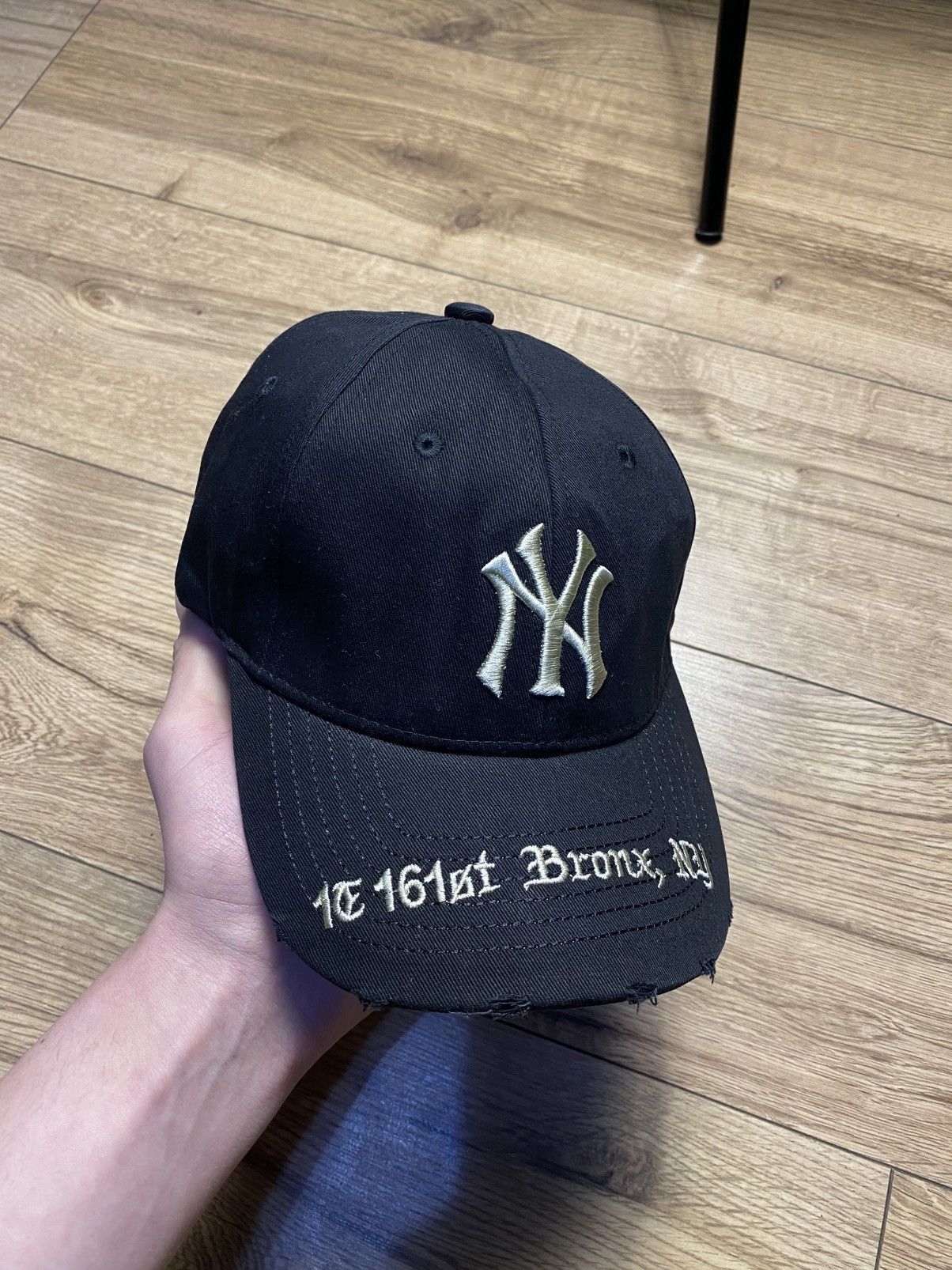 MLB MLB New York Yankees Hat Black Distressed Embroidered Bronx Size ONE SIZE - 1 Thumbnail