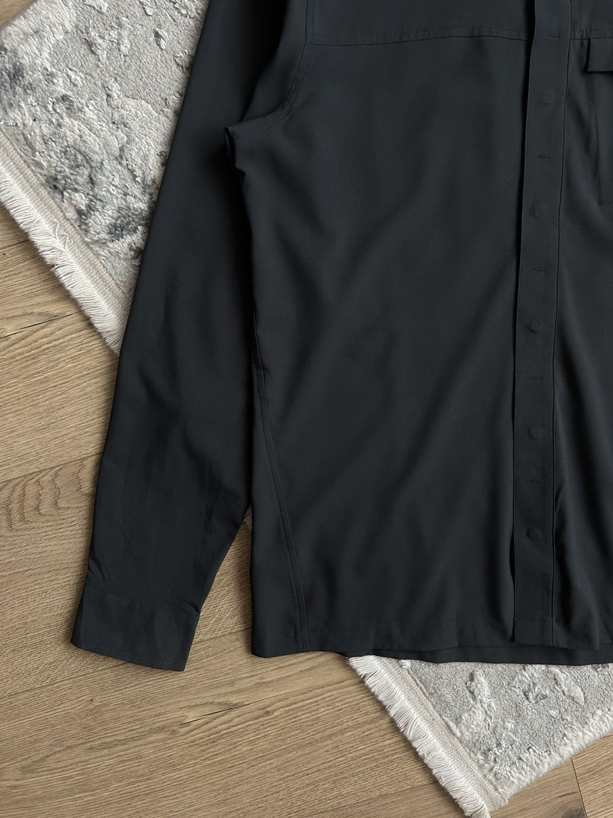Arc’teryx Man’s Gorpcore gray shirt size S