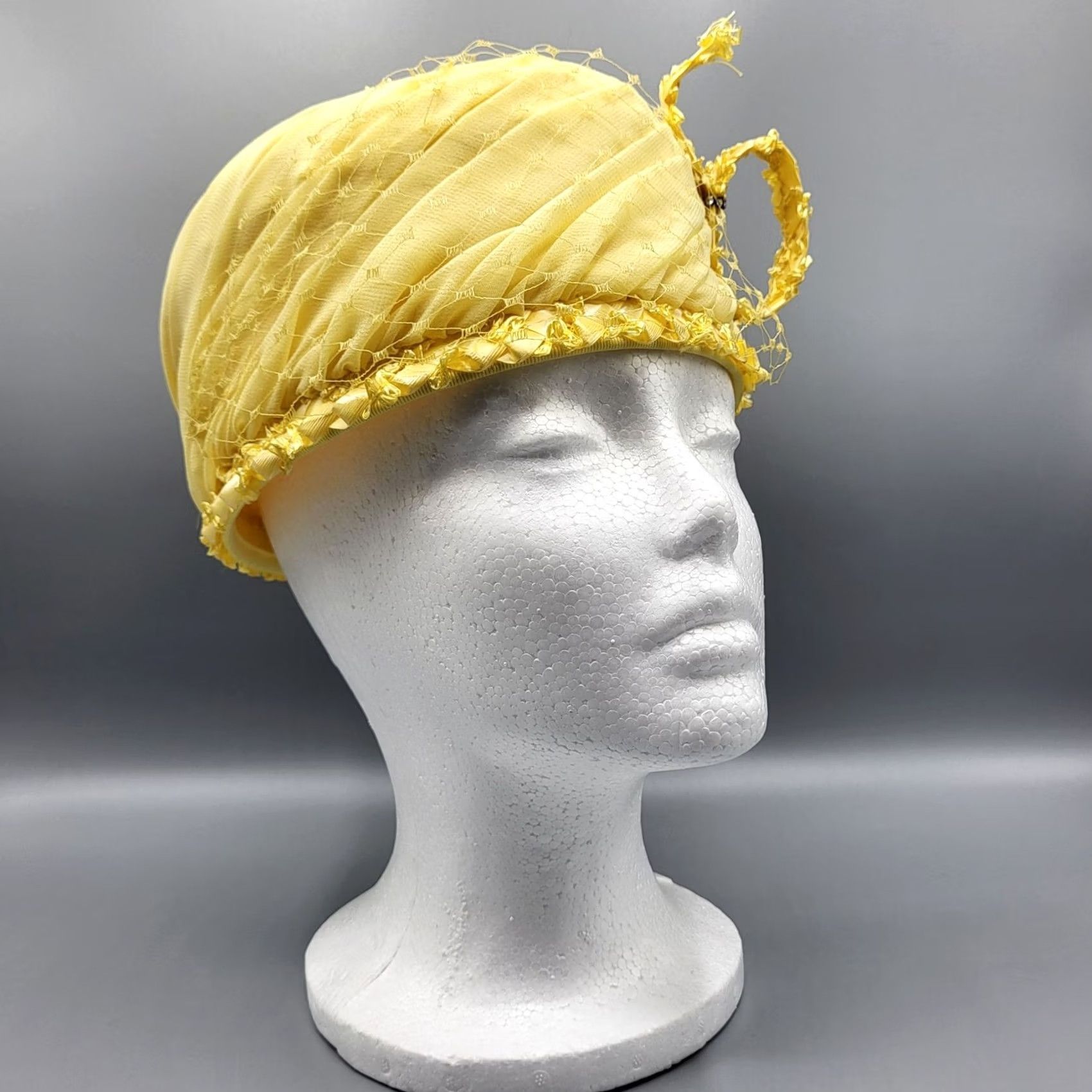 Linda Farrow VINTAGE 1950s Lind a Farrell Yellow Pillbox Hat Womens Linda Farrell Hat Pillbox 1950s Womens US Navy Size ONE SIZE - 7 Thumbnail