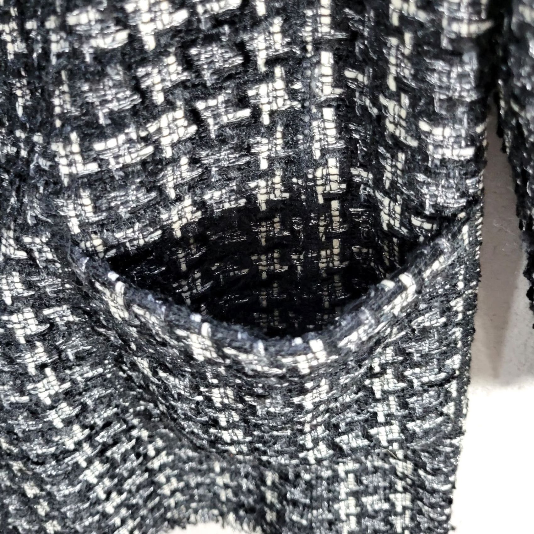 Vintage Catherine Malandrino Black Tweed Open Front Blazer Jacket Fringe PS NWT Womens Tweed jacket Open Front Fringe, Petite Size PS, Black, NWT Size S / US 4 / IT 40 - 6 Thumbnail
