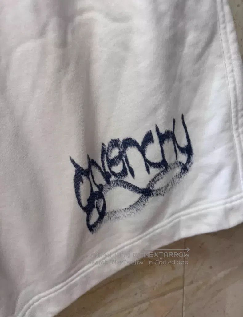 Givenchy Givenchy size L Embroidered Heart Casual Shorts Size US 27 - 2 Thumbnail