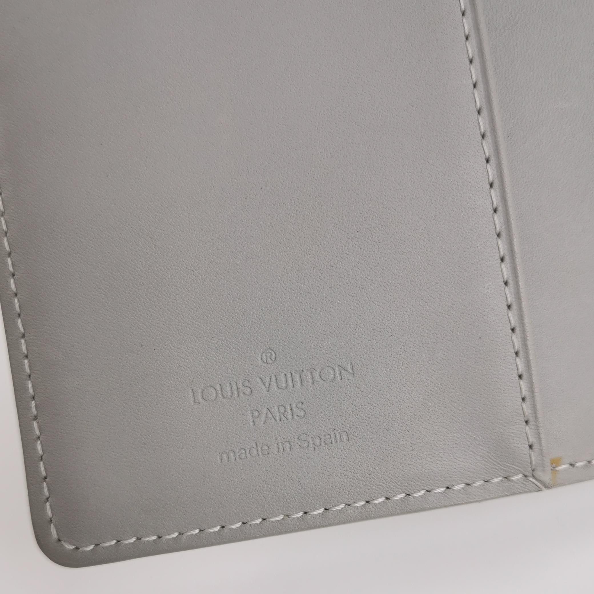 Louis Vuitton Louis Vuitton (LV) patent leather embossed monogram noteboo Size ONE SIZE - 2 Thumbnail