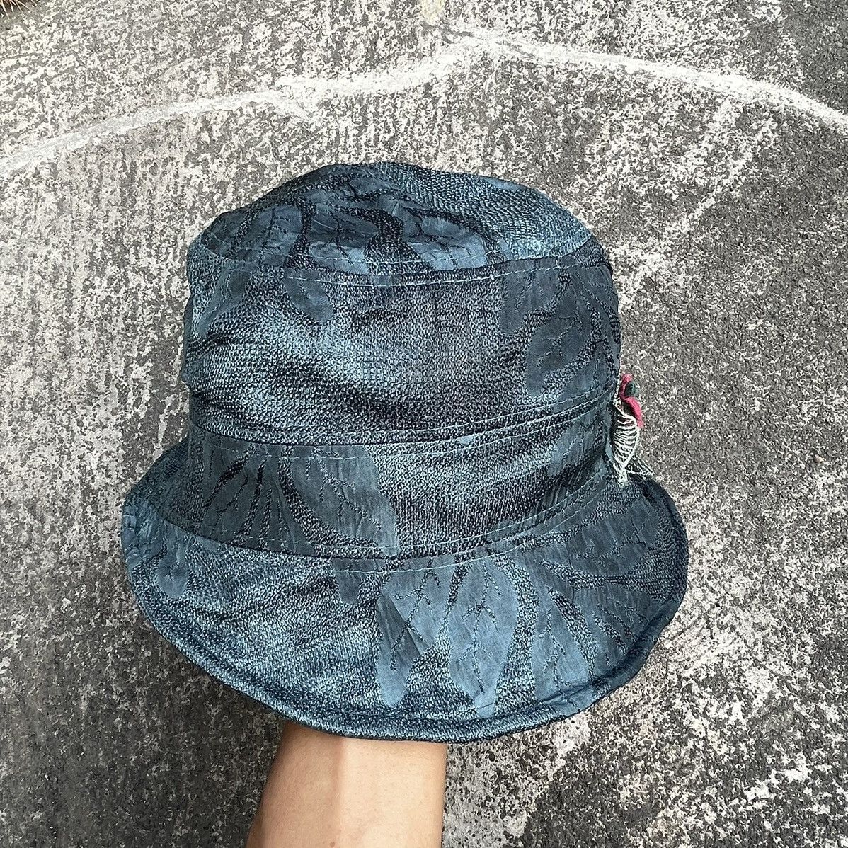 Tulip hat with green chrome