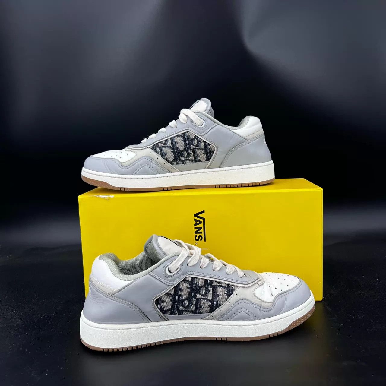 Dior Dior B27 Gray & White Size 40 Boxed Good Condition Size US 7 / EU 40 - 2 Thumbnail