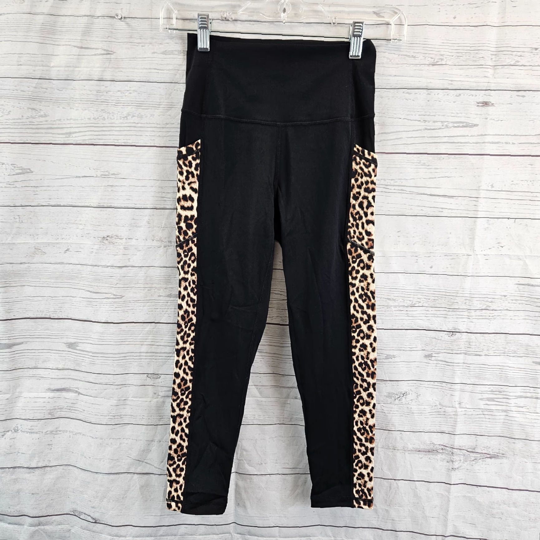 Vintage Zyia Active Womens Cropped Leggings Sz 2 Black Animal Print Pockets Size 26" / US 2 / IT 38 - 2 Thumbnail