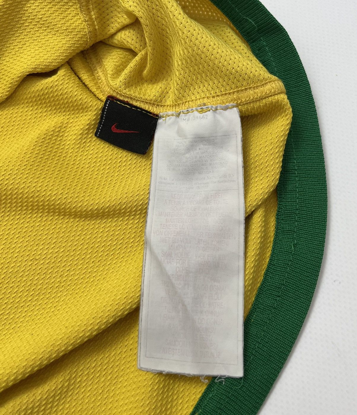 Nike Brazil Vintage Soccer Jersey 00s Size US L / EU 52-54 / 3 - 14 Thumbnail