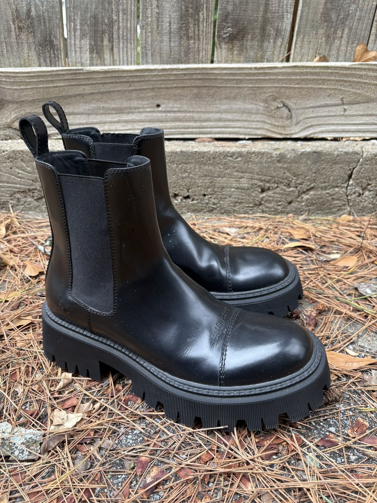 Balenciaga Balenciaga 20mm tractor chelsea boots Size US 11 / EU 44 - 2 Thumbnail