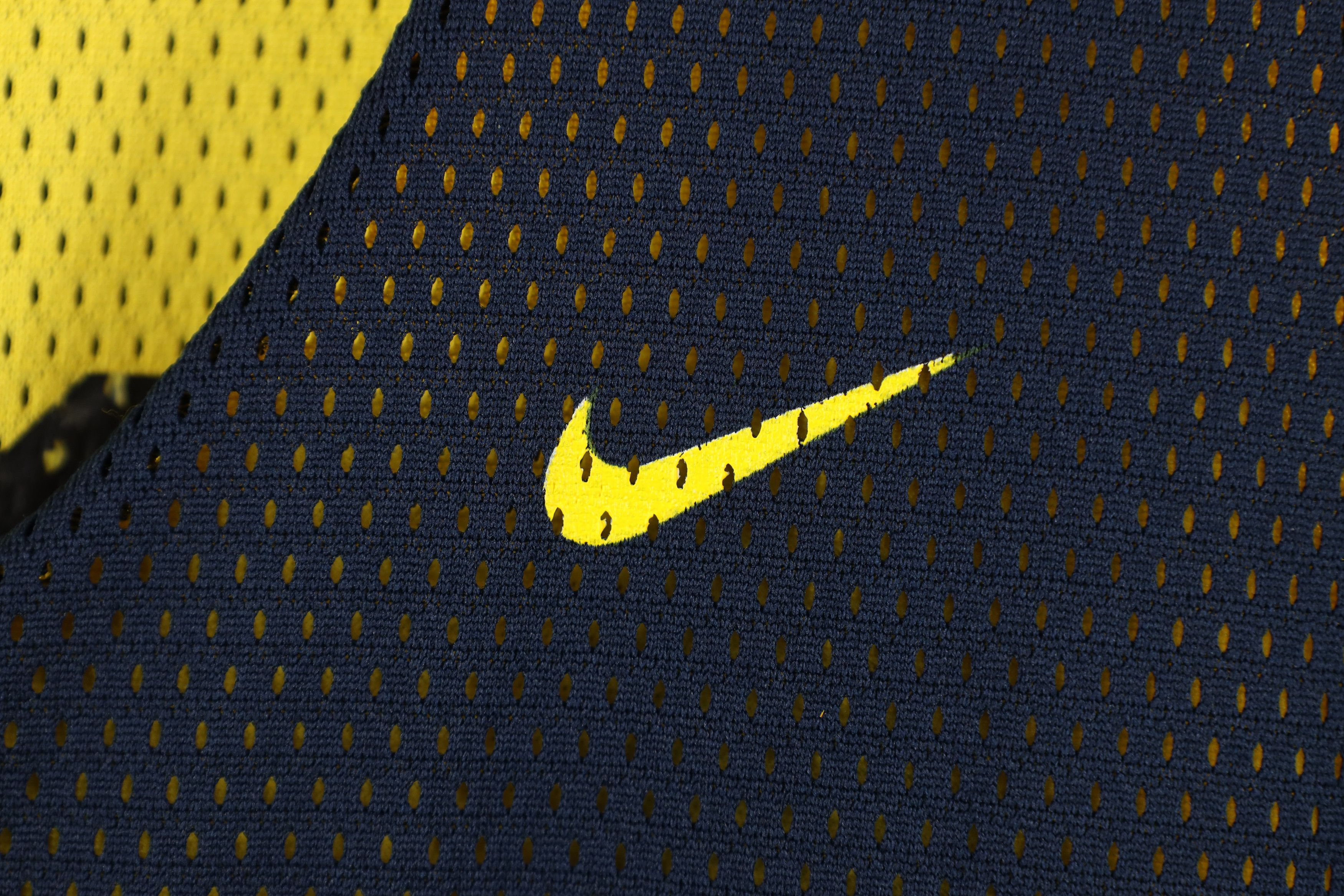 Nike Vintage 90s Nike Reversible University of Michigan Jersey Size US XL / EU 56 / 4 - 4 Thumbnail