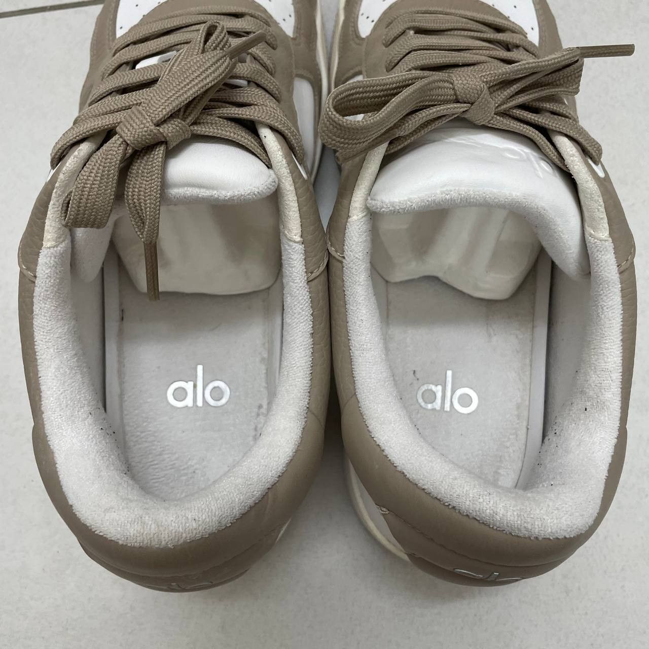 Alo [11US] ALO YOGA SNEAKERS RECOVERY MODE GRAVEL WHITE Size US 11 / EU 44 - 10 Thumbnail
