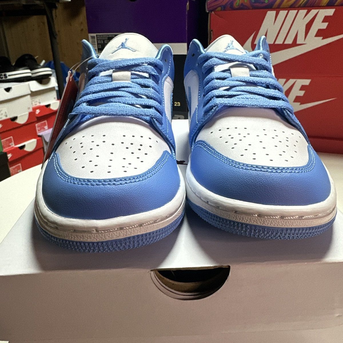Jordan Brand × Nike *NEW* size 9 US Women JORDAN 1 UNC Low University Blue Size US 9 / IT 39 - 6 Thumbnail