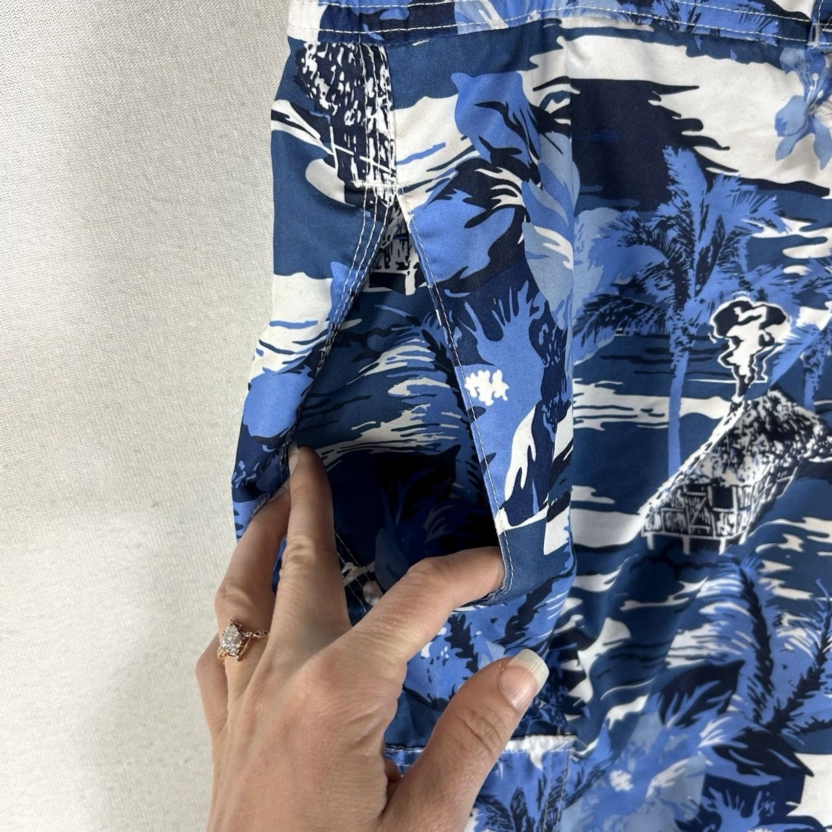 Chaps Chaps Swim Trunks Mens XL Blue Abstract Floral Boardshorts Beach Pool Nylon Polyester Quick Dry Breathable Pockets Drawstring Elastic Waist Lined Size US 36 / EU 52 - 4 Thumbnail