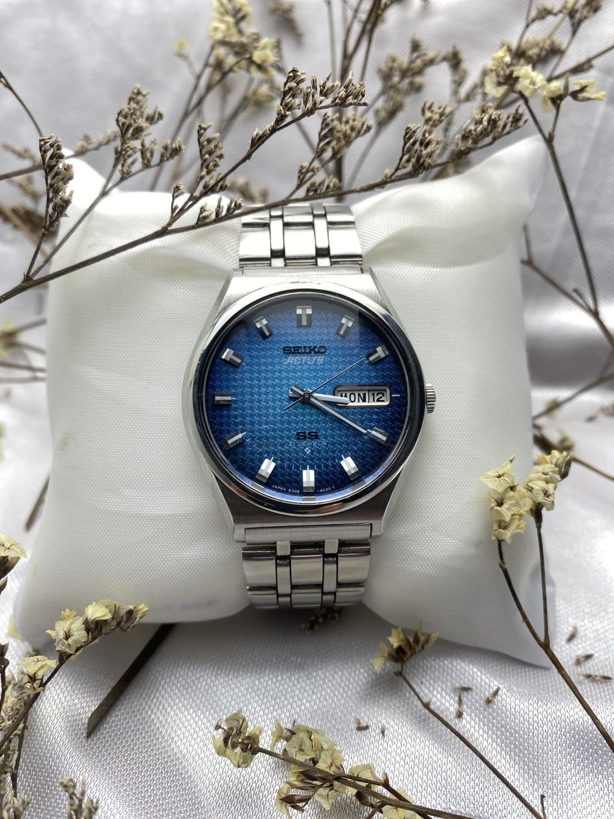 Seiko SEIKO ACTUS BLUE SHURIKEN DIAL Size 38 - 1 Thumbnail