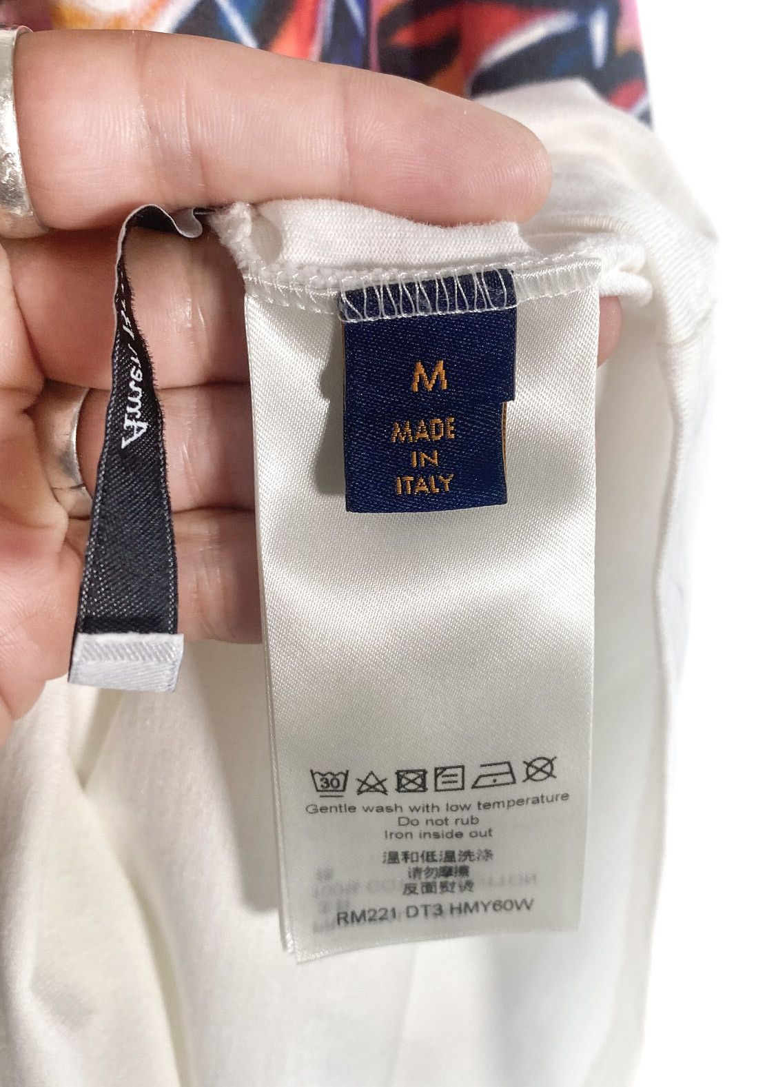 Louis Vuitton Louis Vuitton 2022 Graffiti Logo Print Ivory T-shirt Size US M / EU 48-50 / 2 - 7 Thumbnail