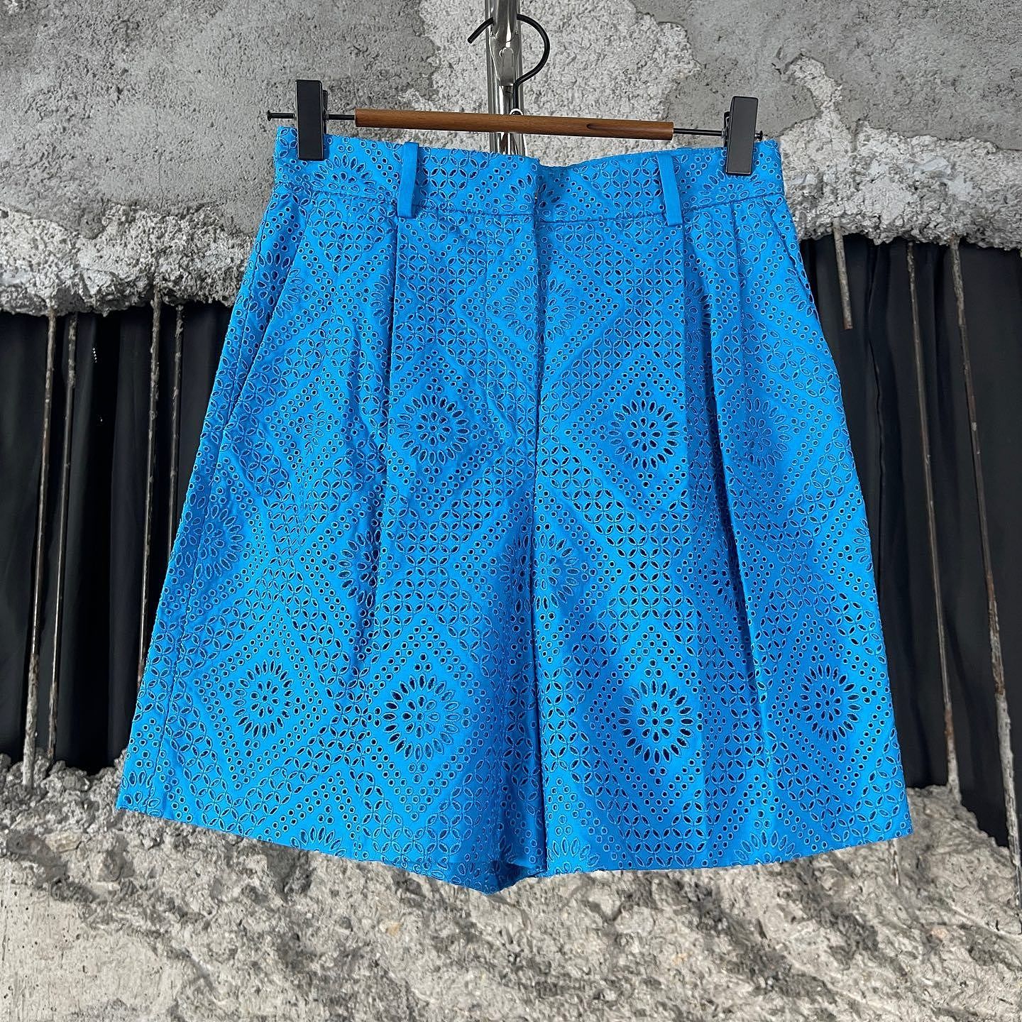 Loro Piana Loro Piana Eyelet Embroidery Shorts Size 38 Size 26" / US 2 / IT 38 - 1 Thumbnail