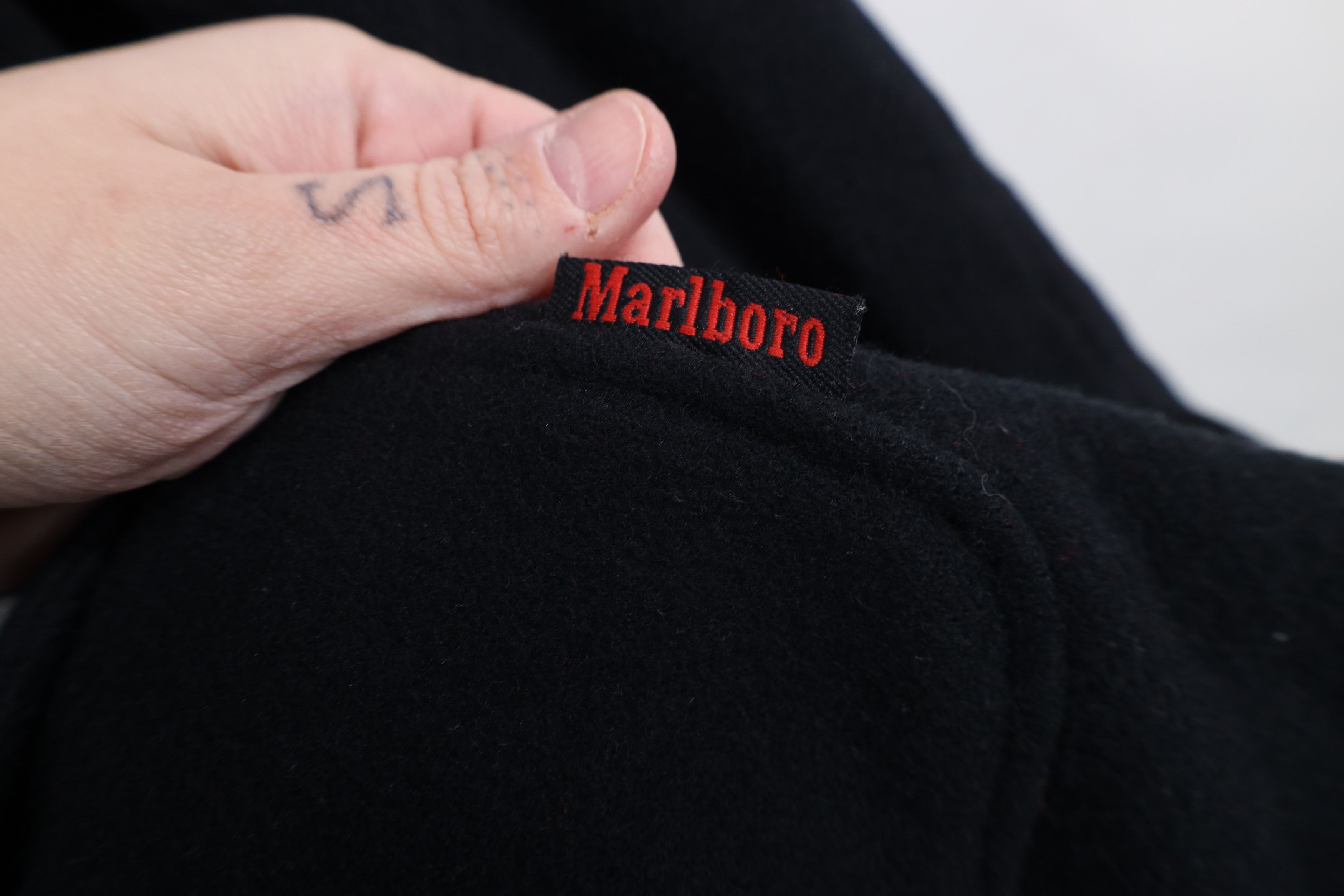 Marlboro Vintage 90s Marlboro Reversible Wool Jacket Coat Black Red Size US M / EU 48-50 / 2 - 5 Thumbnail