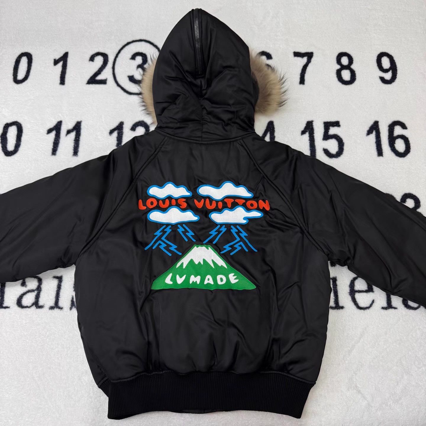 Louis Vuitton LV x Nigo Mount Fuji Pilot Padded Jacket Q10 Size US XL / EU 56 / 4 - 3 Thumbnail