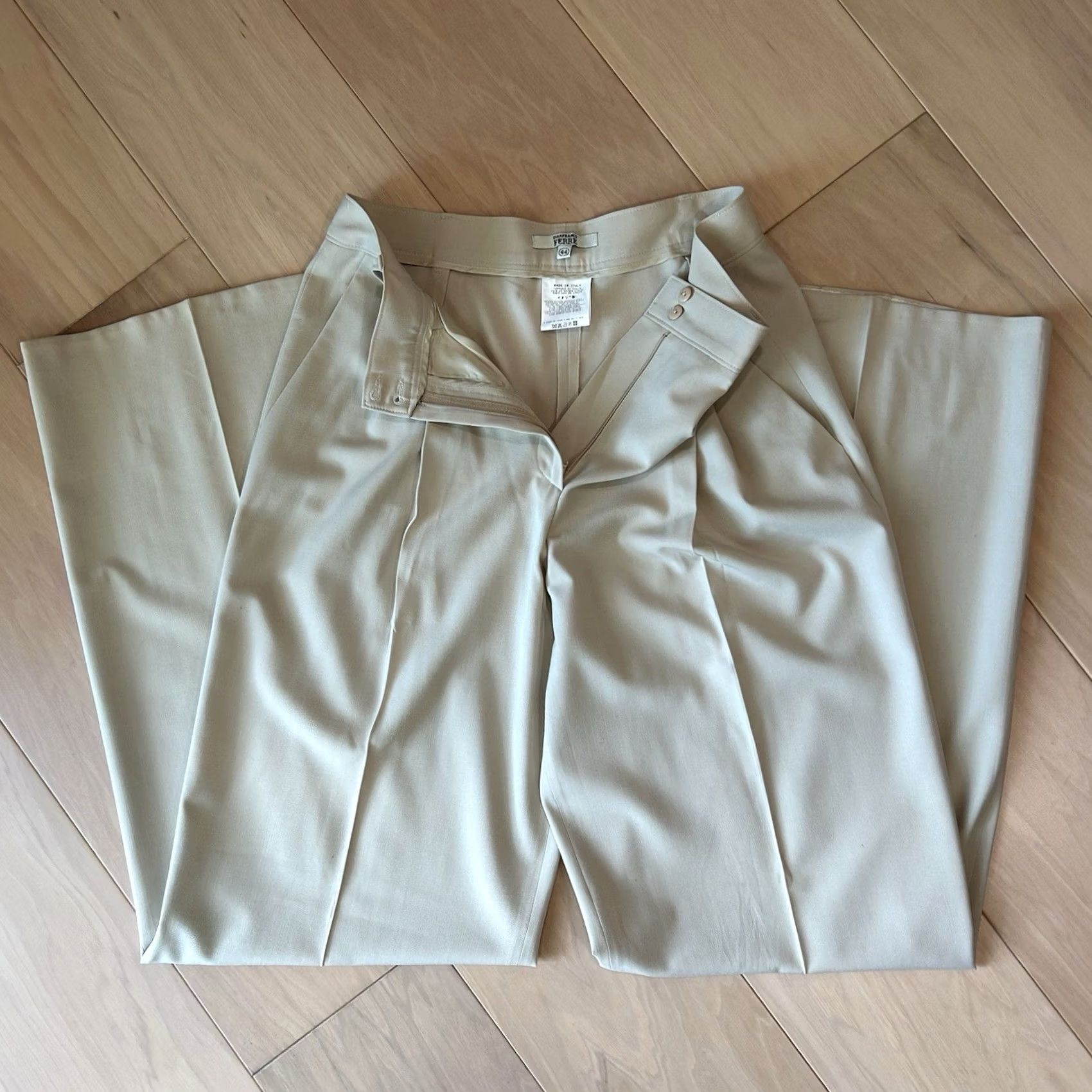 Gianfranco Ferre Gianfranco Ferre Wide Leg Trousers Wool Blend Beige Women 44 Pockets Logo Zip Button Relaxed High Rise Dress Pants Vintage No Size 30" / US 8 / IT 44 - 5 Thumbnail
