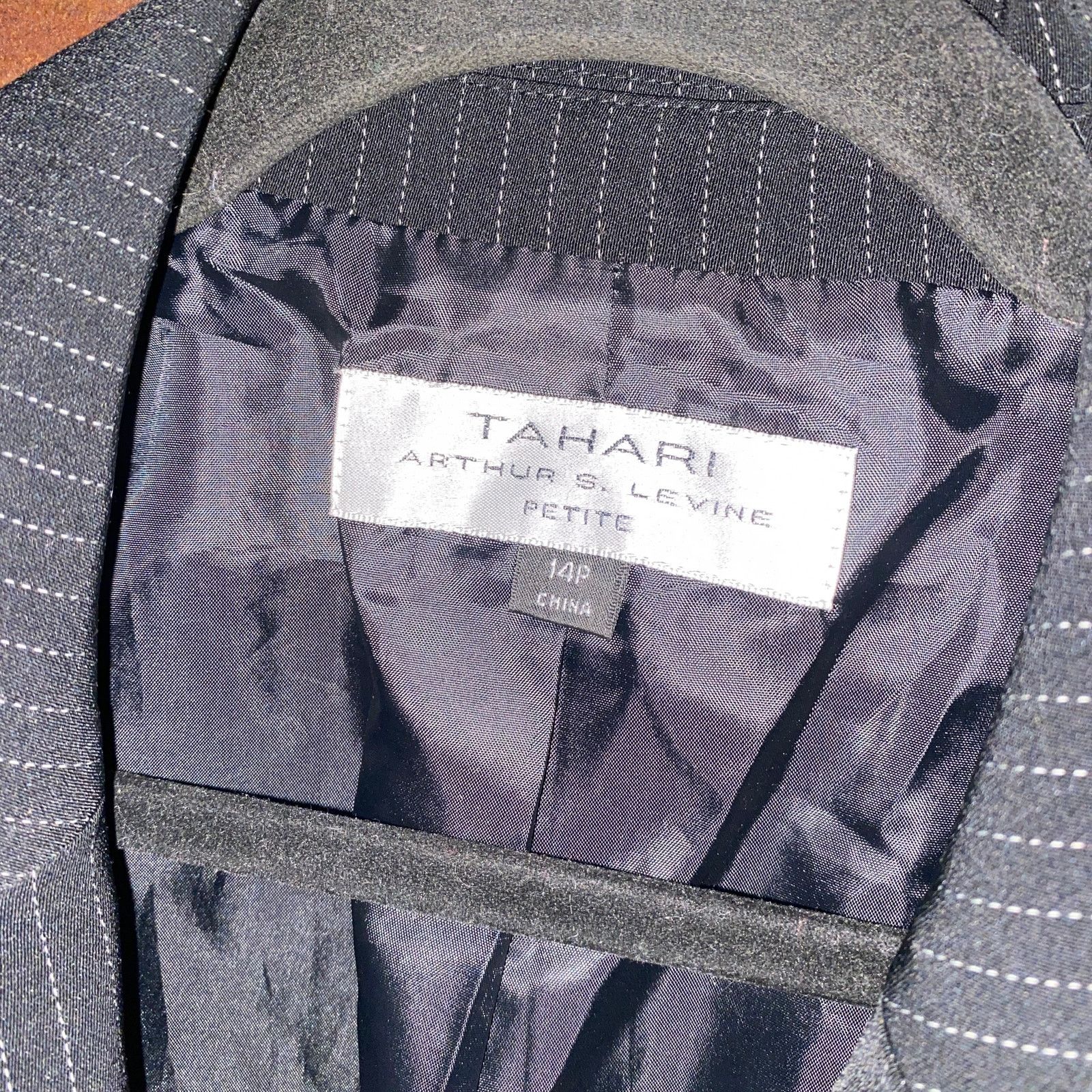 Other Tahari Arthur S Levine Black Pin Stripe Blazer Jacket 14P Size XL / US 12-14 / IT 48-50 - 4 Thumbnail