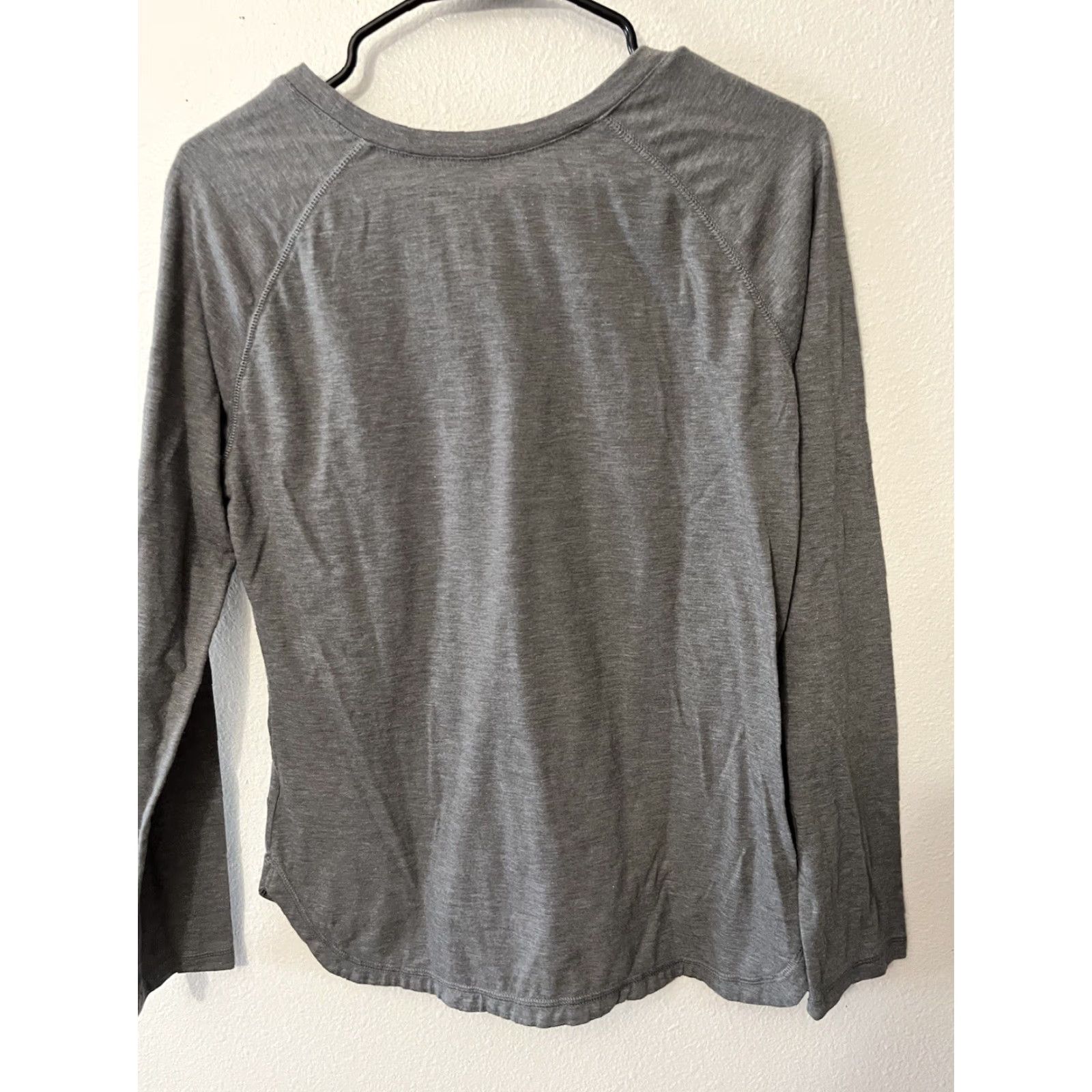 Reebok Reebok Women's Long Sleeve T-Shirt Size Medium Gray 100% Polyester / Sheer Size M / US 6-8 / IT 42-44 - 3 Thumbnail