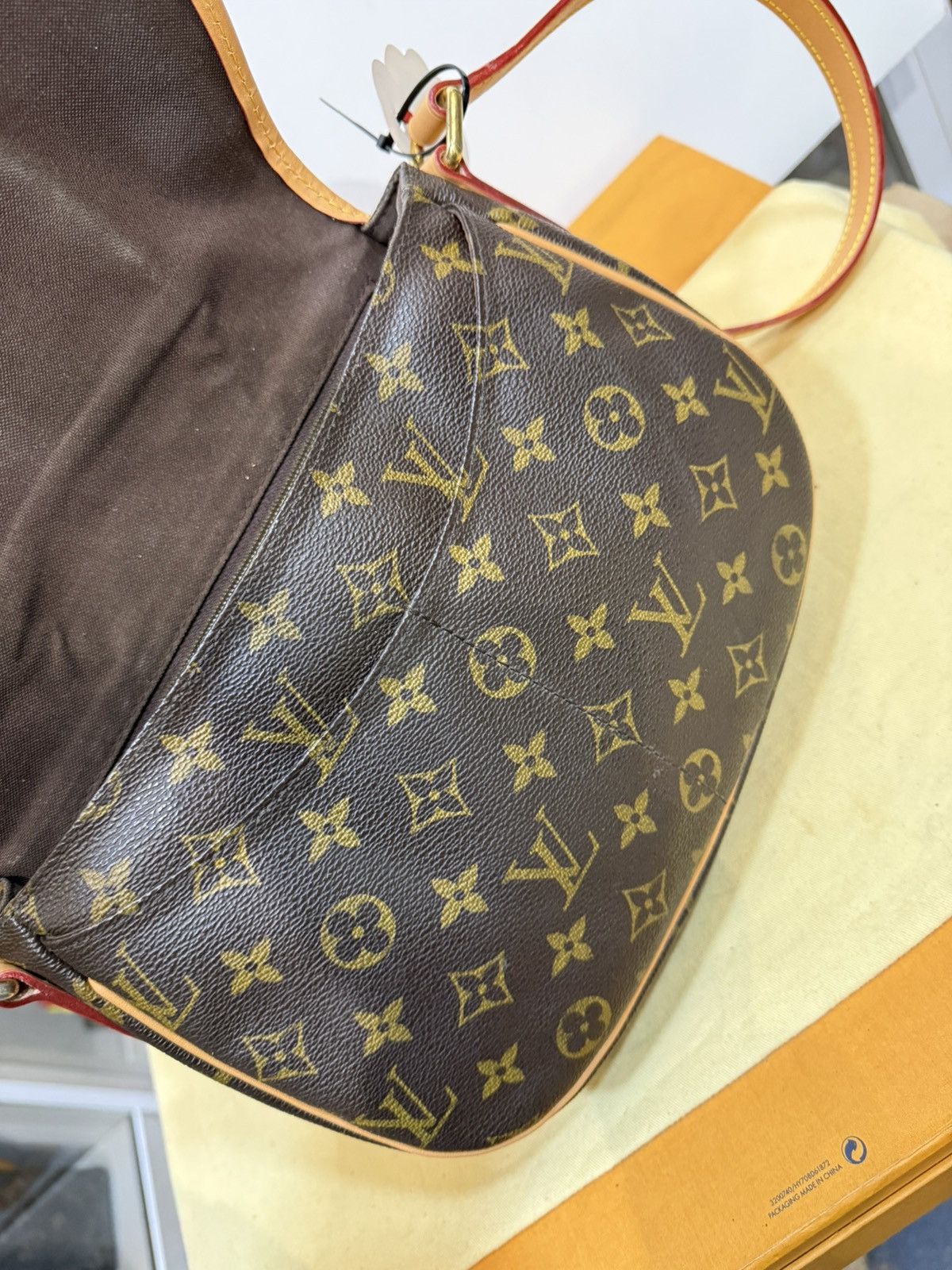 Louis Vuitton Louis vuitton monogram menilmontant pm ( 2117 ) Size ONE SIZE - 7 Thumbnail