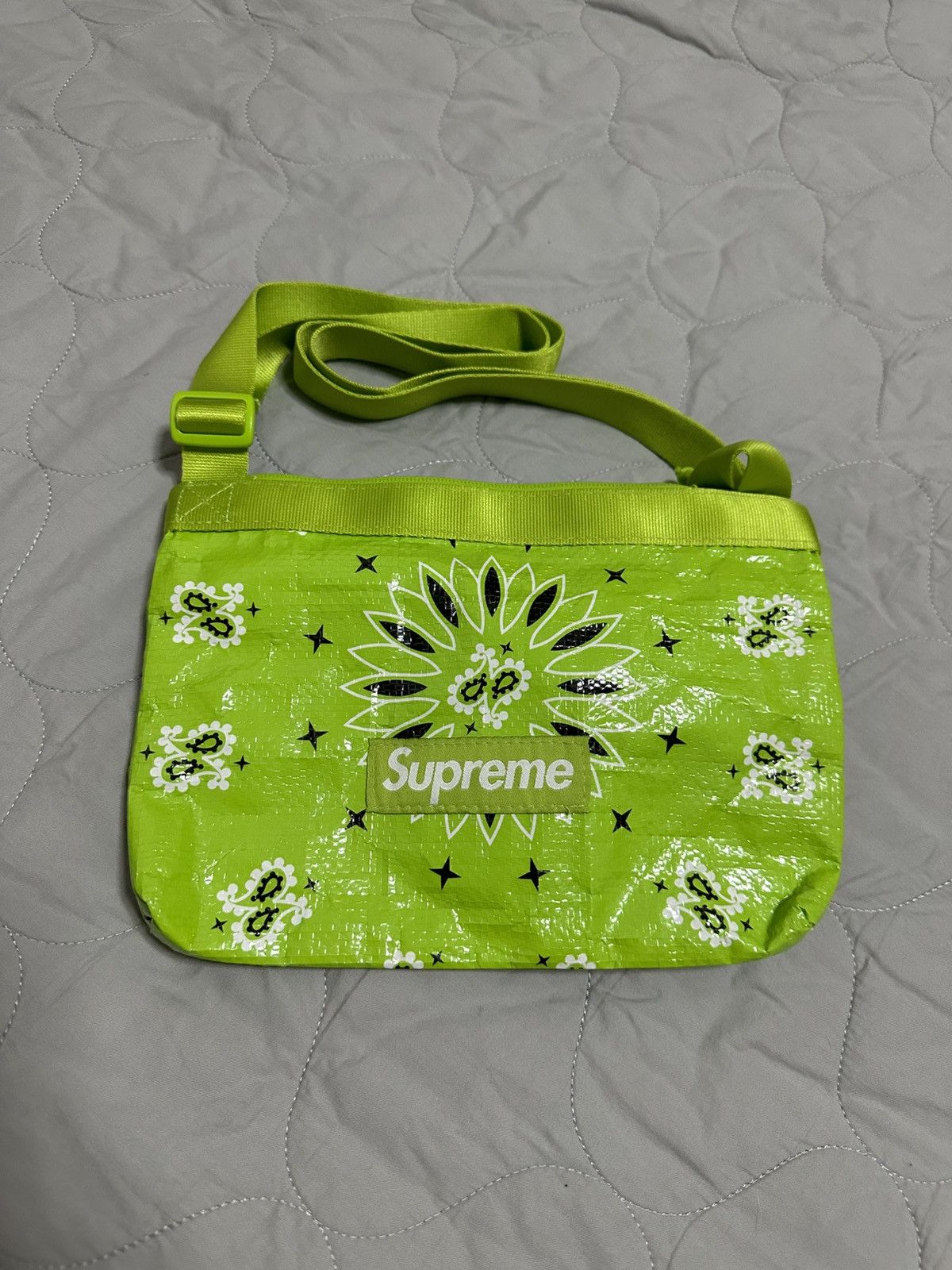 Supreme Supreme Bandana Tarp Side Bag Green Size ONE SIZE - 2 Thumbnail