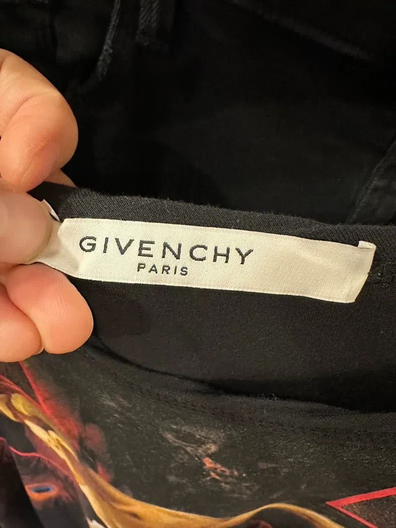 Givenchy Givenchy Crucifix Portrait Peacock Feather Printed Short-S Size US S / EU 44-46 / 1 - 5 Thumbnail