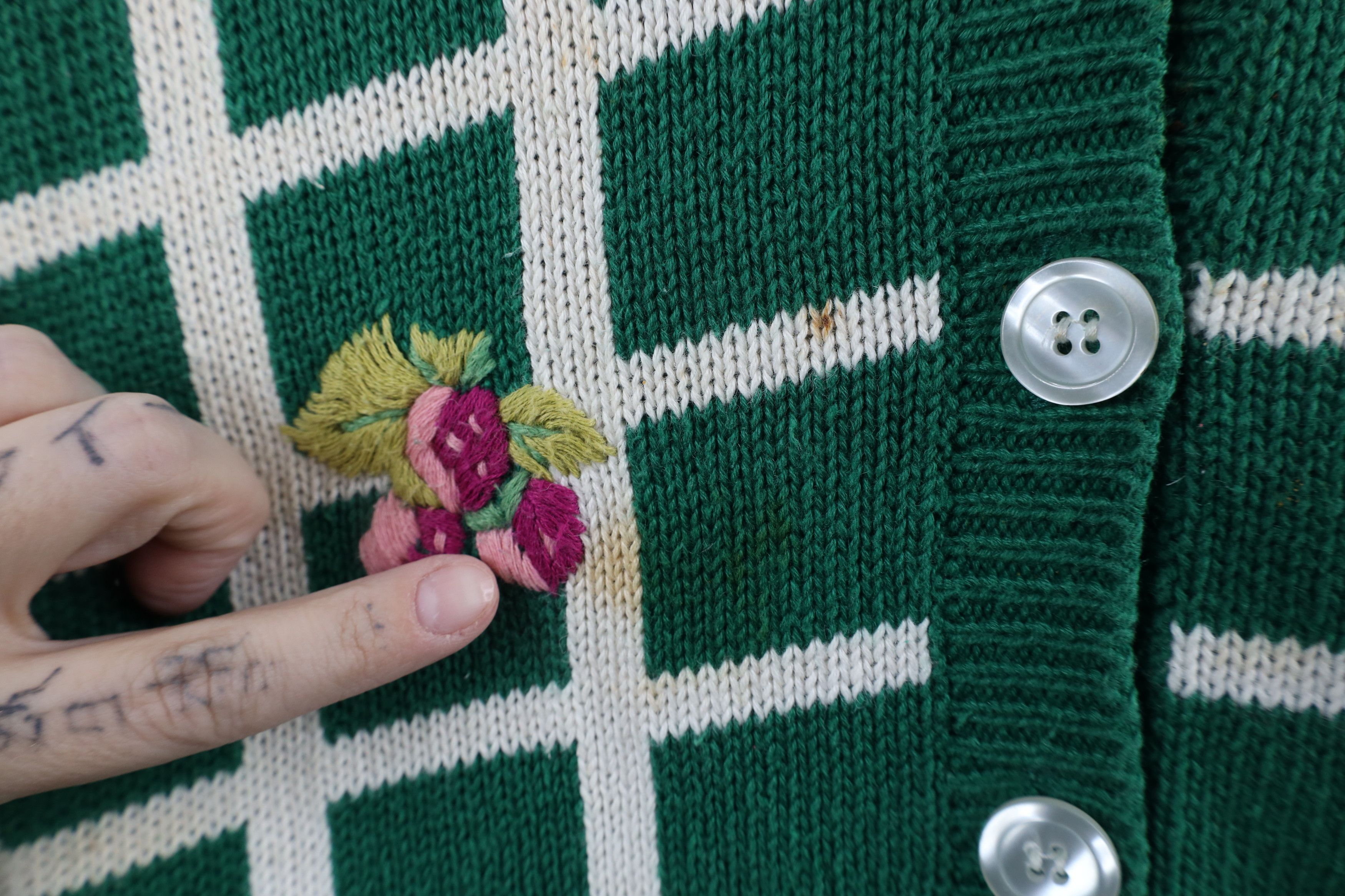 Vintage Vintage 90s Streetwear Embroidered Cardigan Sweater Vest Size 3XL / US 20-22 - 7 Thumbnail
