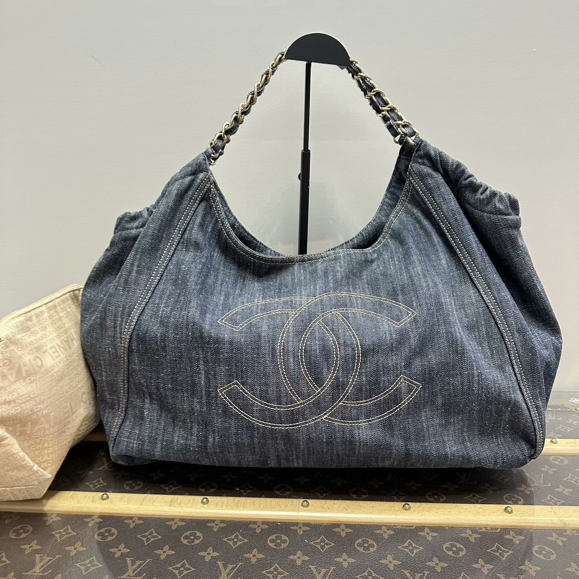 Chanel Pre-loved Bag Very good condition Size ONE SIZE - 1 Thumbnail