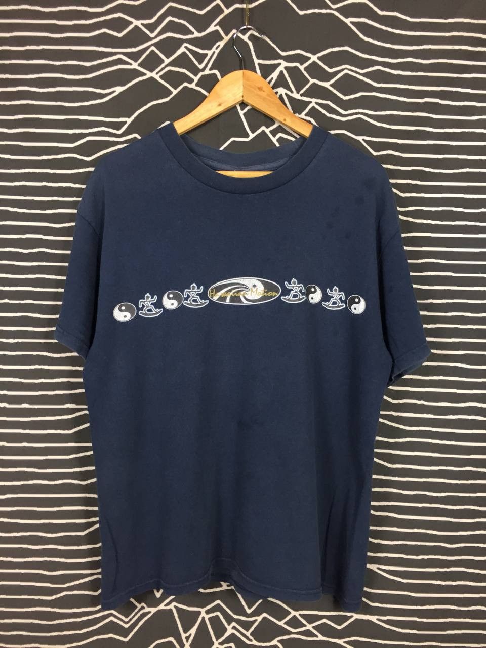 Vintage Vtg Y2K Hawaiian Motion Ying Yang Surfing Tee Size US L / EU 52-54 / 3 - 2 Thumbnail