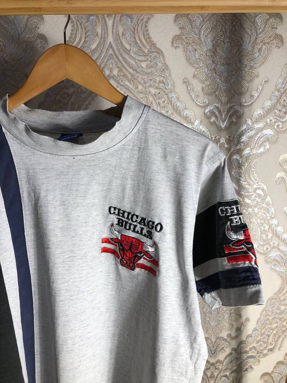 Vintage Vintage Chicago Bulls NBA Retro T-shirt Jordan Y2K 90s Size US L / EU 52-54 / 3 - 2 Thumbnail