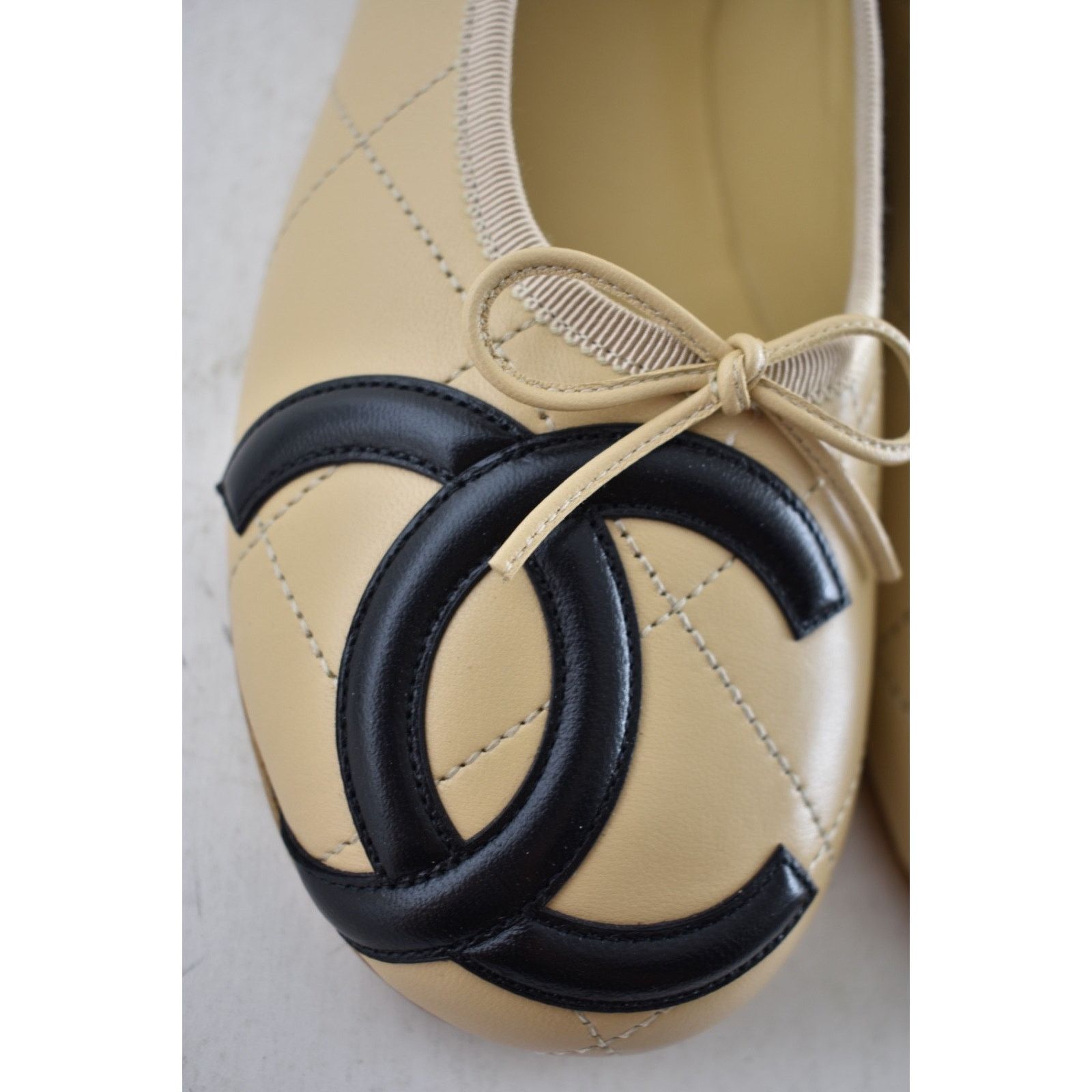 Chanel Chanel Coco Beach Beige Black CC XL Logo Ballet Flat 36.5 Size US 5.5 / IT 35.5 - 13 Thumbnail