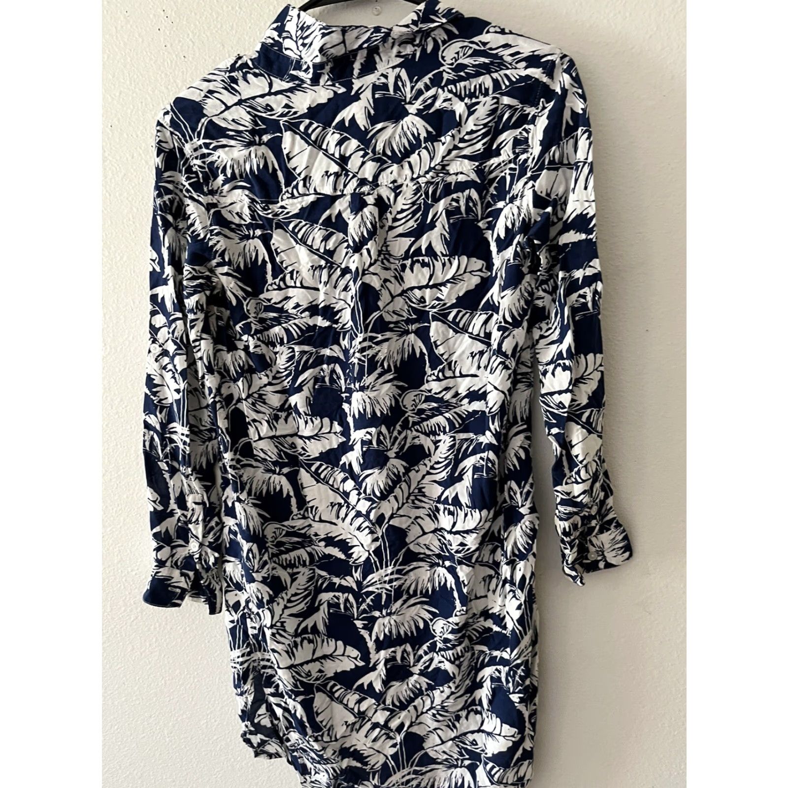 H&M H&M L.O.G.G. blue Floral Beach Button down shirt Tunic Sz S 2 Shirt Women White Blue Button-Up Casual Beach Tunic 2 S Vintage: No Size XS / US 0-2 / IT 36-38 - 2 Thumbnail