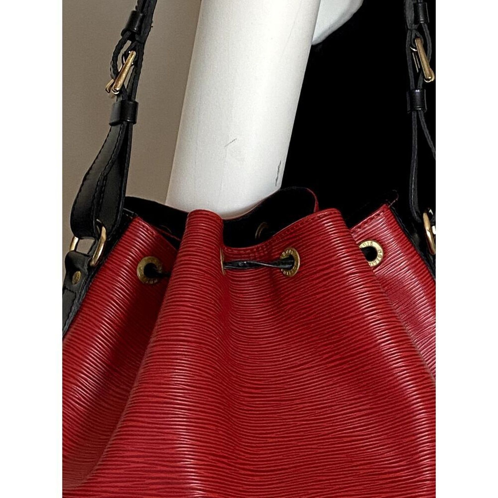 Louis Vuitton Louis Vuitton Noé Epi Red Leather Shoulder Bag Size ONE SIZE - 7 Thumbnail