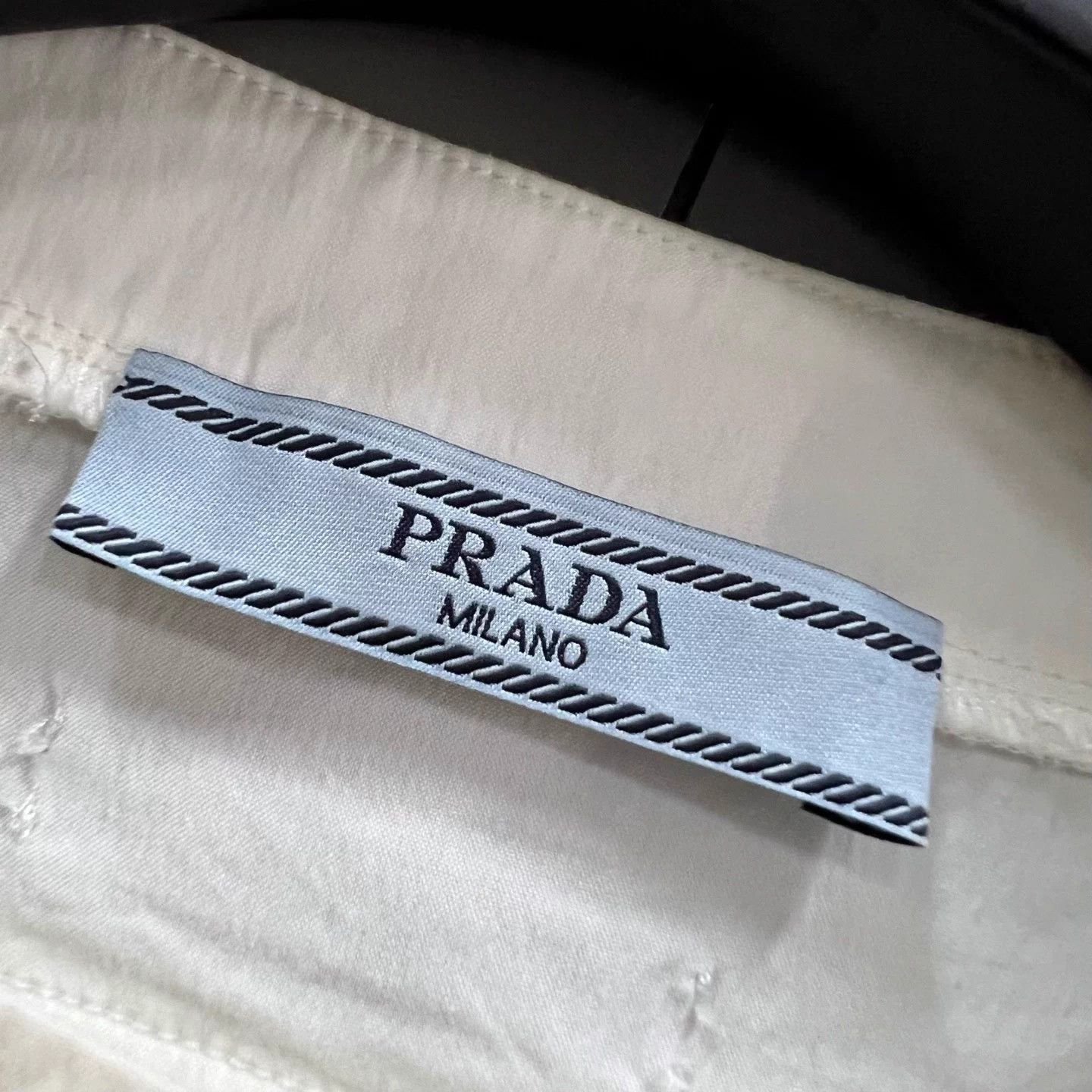 Prada PRADA white back triangle patch logo short 42 EU Size M / US 6-8 / IT 42-44 - 2 Thumbnail