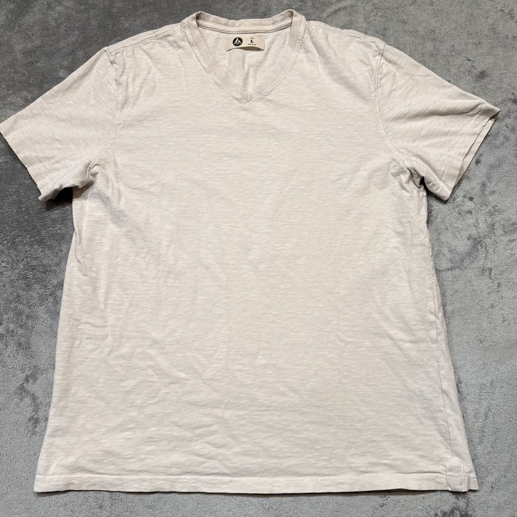 Vintage American Giant T Shirt Mens Large Beige Made USA Cotton Preppy Work V Neck Beige USA Short Sleeve Solid All Seasons Mens V-Neck T-Shirt Size US L / EU 52-54 / 3 - 2 Thumbnail