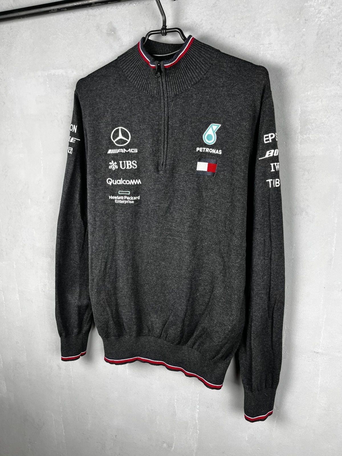 Mercedes-Benz Petronas AMG sweater size L Size US L / EU 52-54 / 3 - 1 Thumbnail