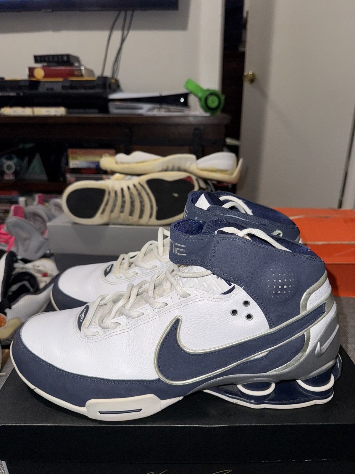 Nike Nike Shox Family Size US 11.5 / EU 44-45 - 2 Thumbnail
