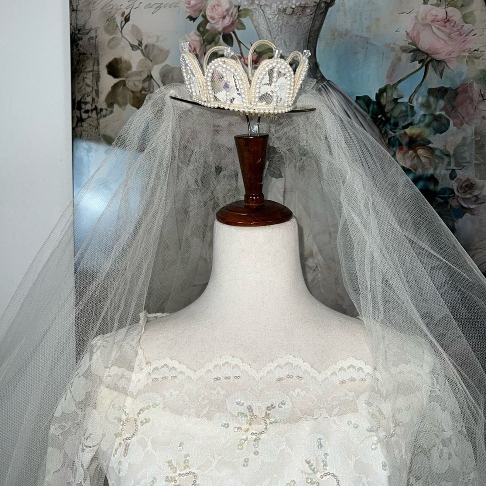 Vintage Stunning Vintage 1950s Silk Wedding Gown & Crown! Size M / US 6-8 / IT 42-44 - 11 Thumbnail