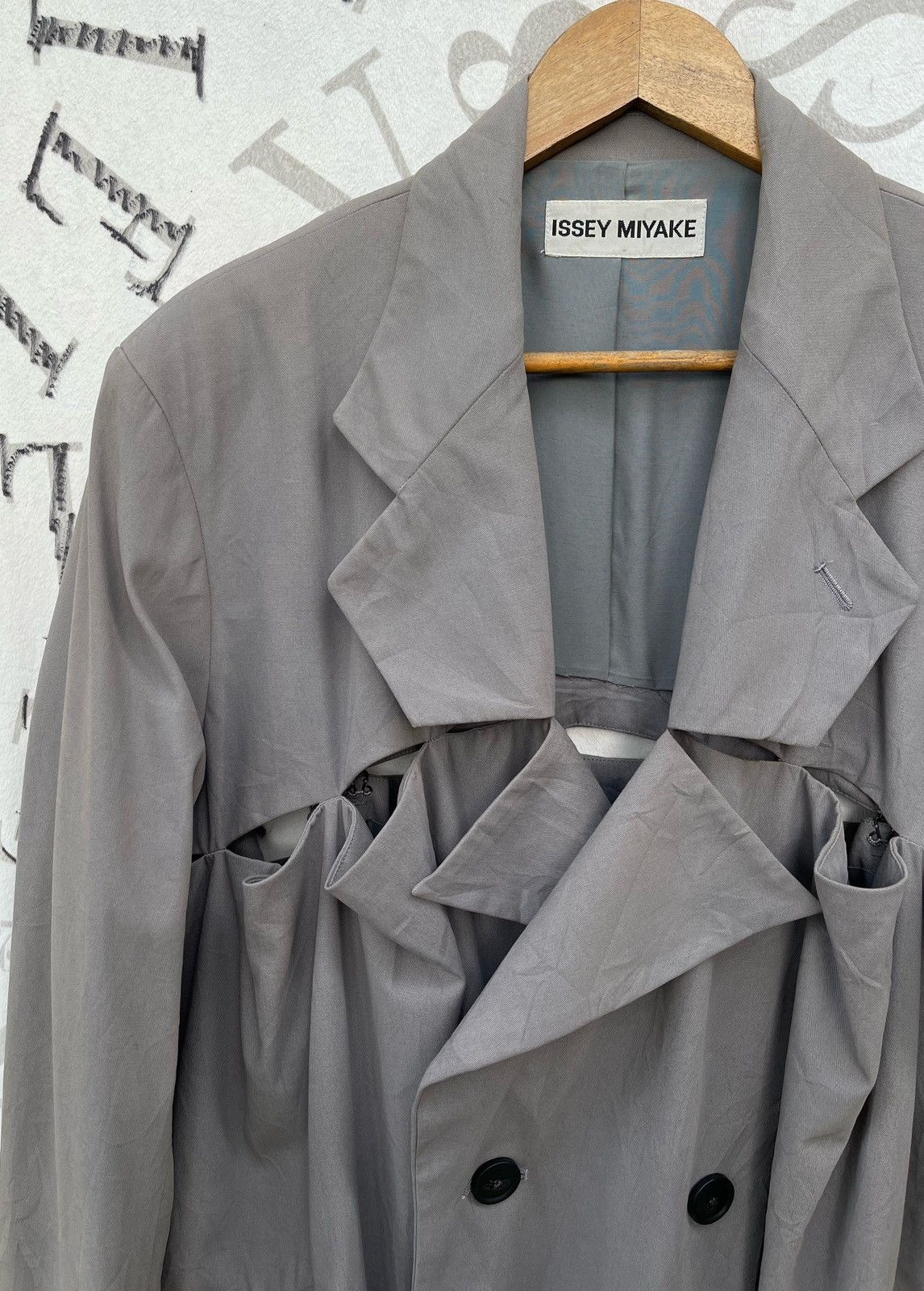 Issey Miyake 🔥A/W 1990'S ISSEY MIYAKE DOUBLE BREASTED CUT-OUT OVERCOAT Size US M / EU 48-50 / 2 - 5 Thumbnail