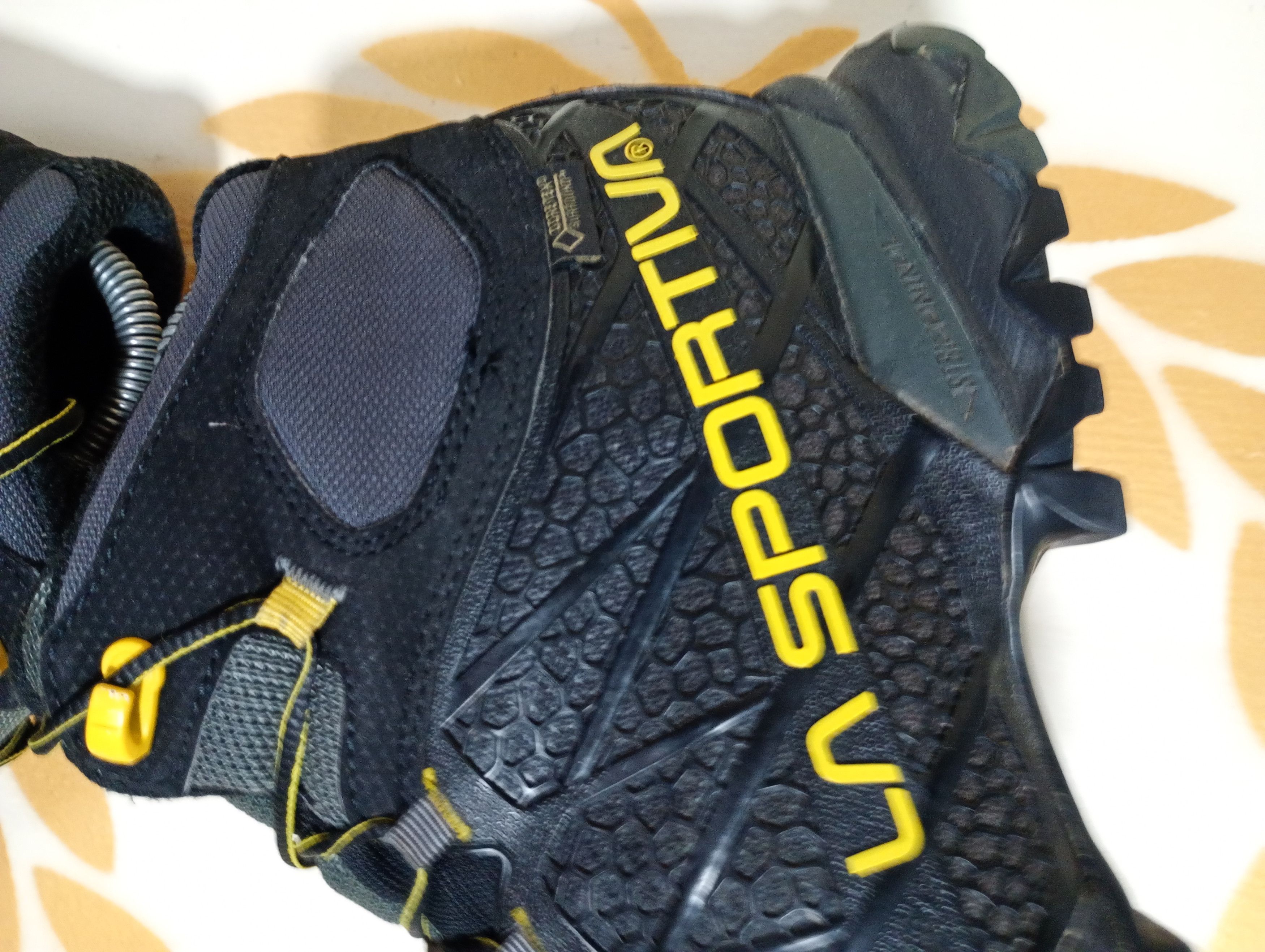 La Sportiva La Sportiva Core High GTX Boots Size US 8.5 / EU 41-42 - 9 Thumbnail