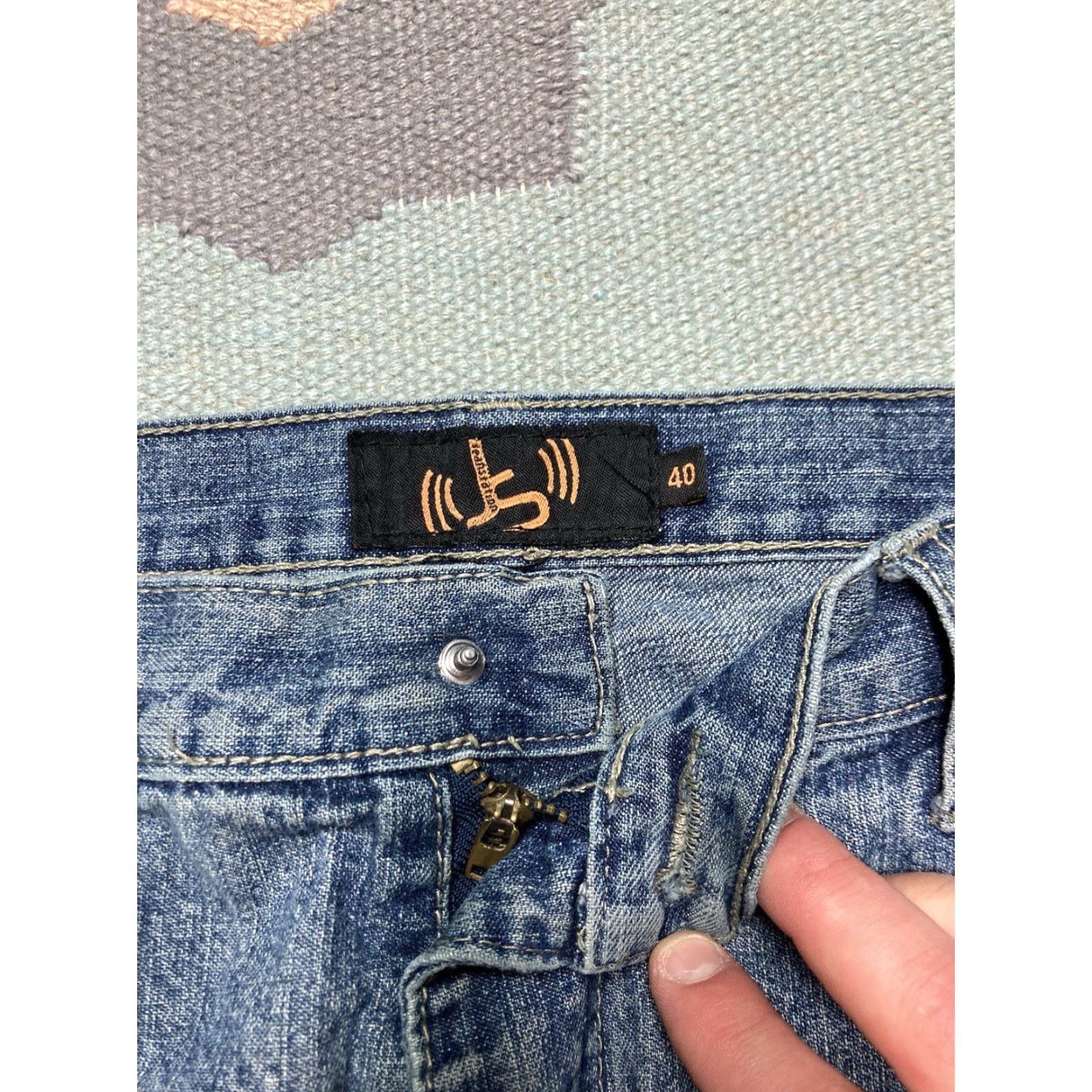 Vintage VINTAGE Jeans Men 40x34 Blue Wide-Leg Embroidered Hip Hop Baggy Y2K Distressed 40x34 Jeans Size US 40 / EU 56 - 7 Thumbnail